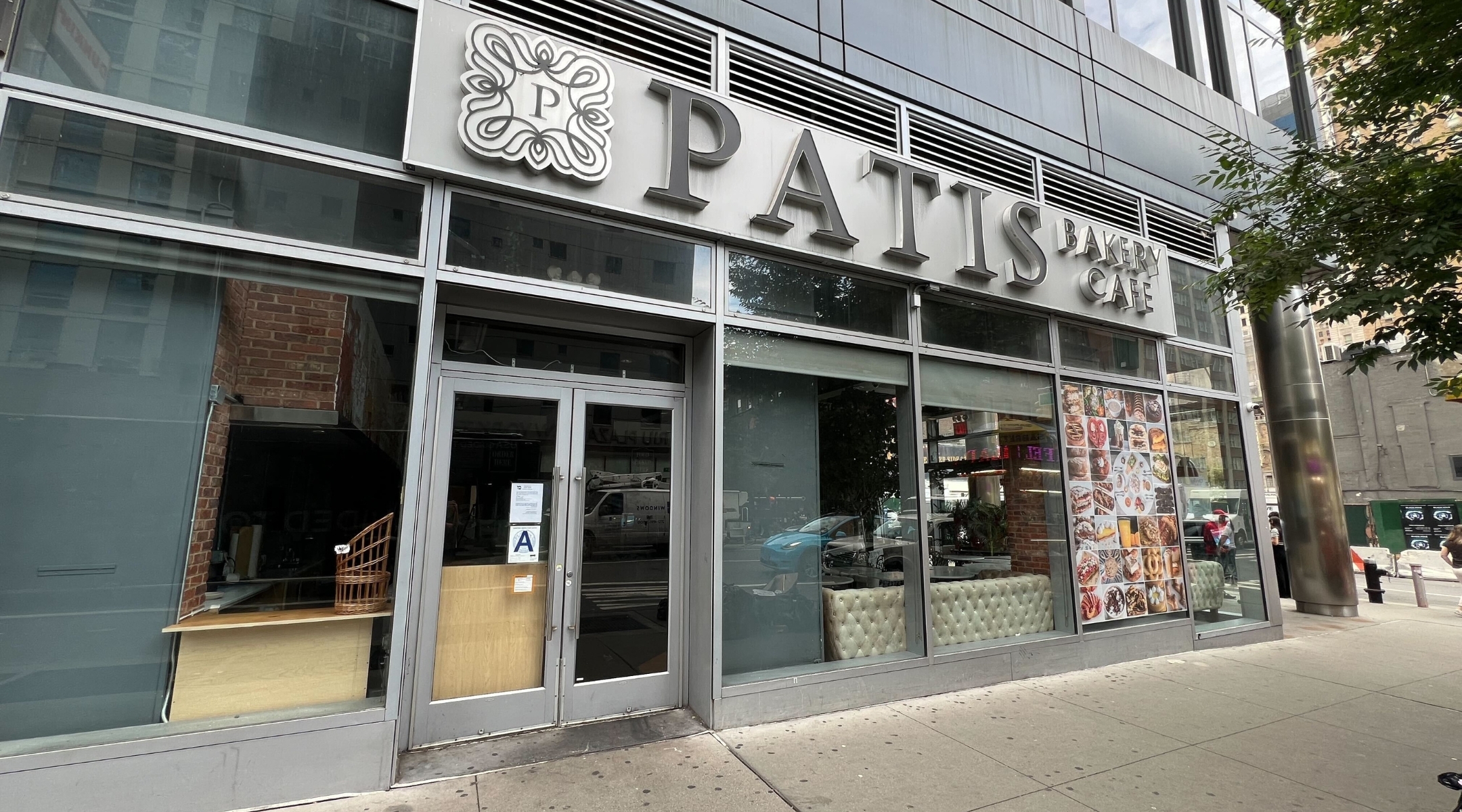 A month after Patis Bakery filed for bankruptcy, the popular kosher bakery chain’s Times Square location had suddenly closed. (Jackie Hajdenberg)