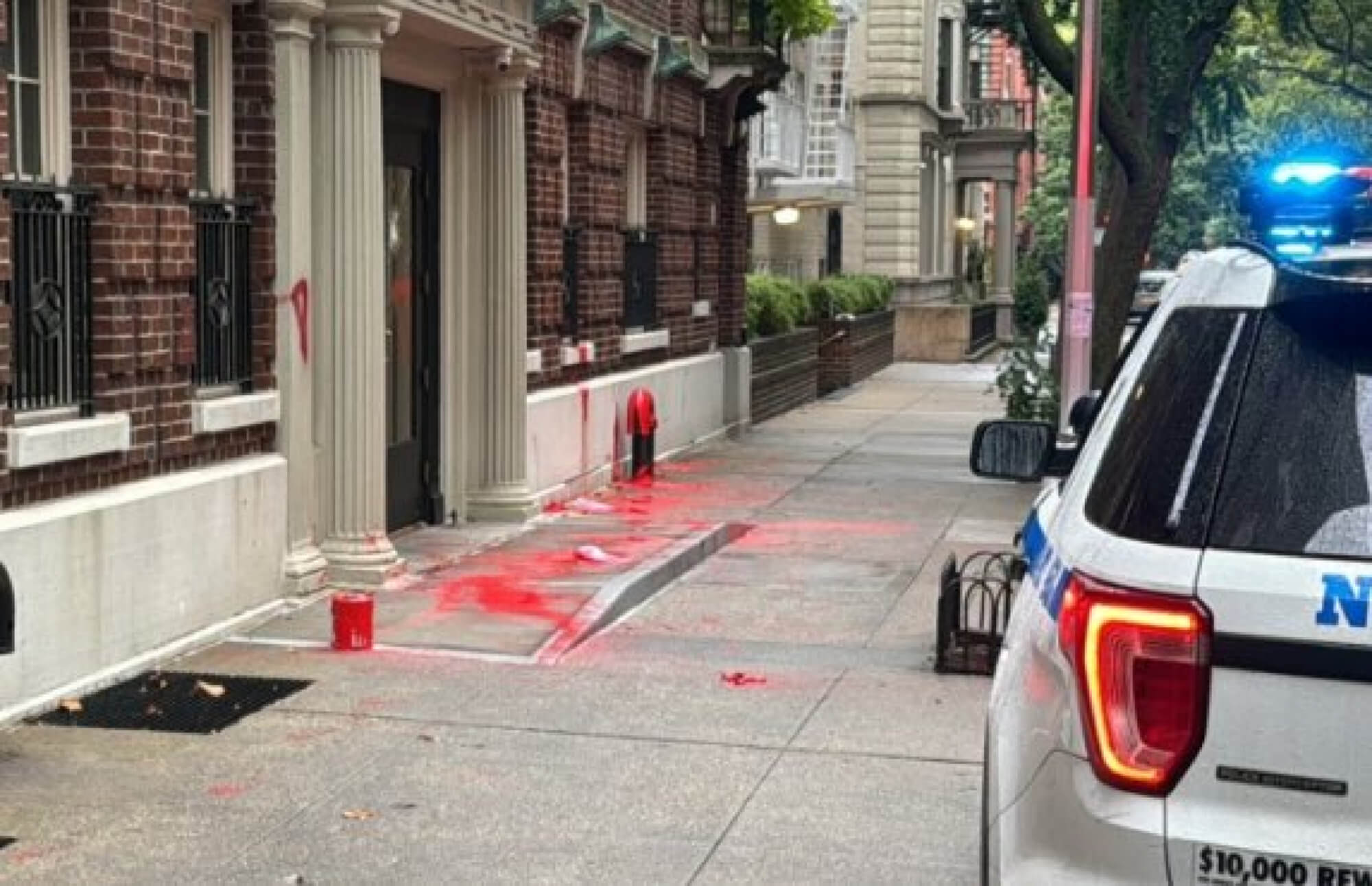 Pro-Palestinian vandals defaced the Brooklyn Heights apartment building where Columbia University COO Cas Holloway lives.