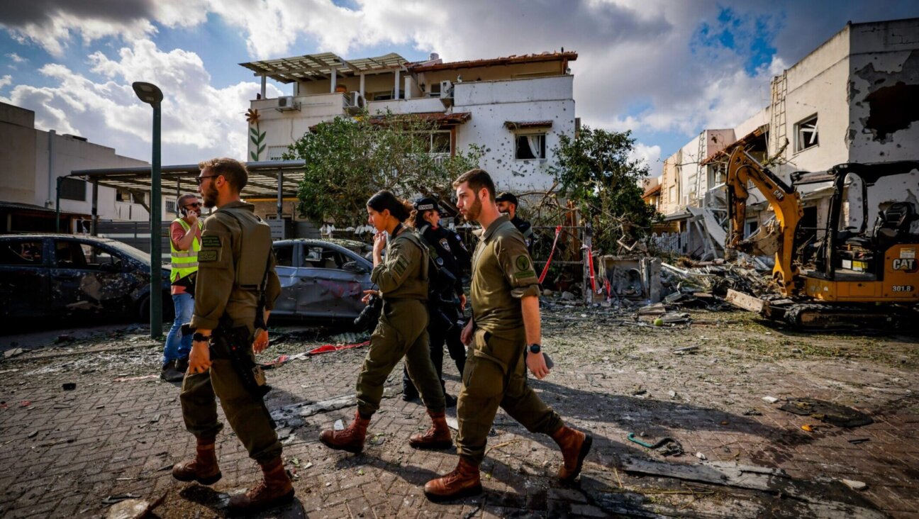 Israeli forces at the site where a missile fired from Lebanon hit houses and cars in Kiryat Bialik, northern Israel, Sept. 22, 2024. (Chaim Goldberg/Flash90)