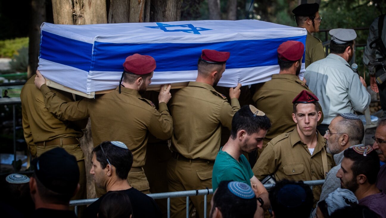 Family and friends of Israeli soldier Captain Eitan Itzhak Oster, killed during an Israeli ground operation in Southern Lebanon, attend his funeral at the Mount Herzl Military Cemetery. Jerusalem, Oct. 2, 2024. (Oren Ben Hakoon/Flash90)