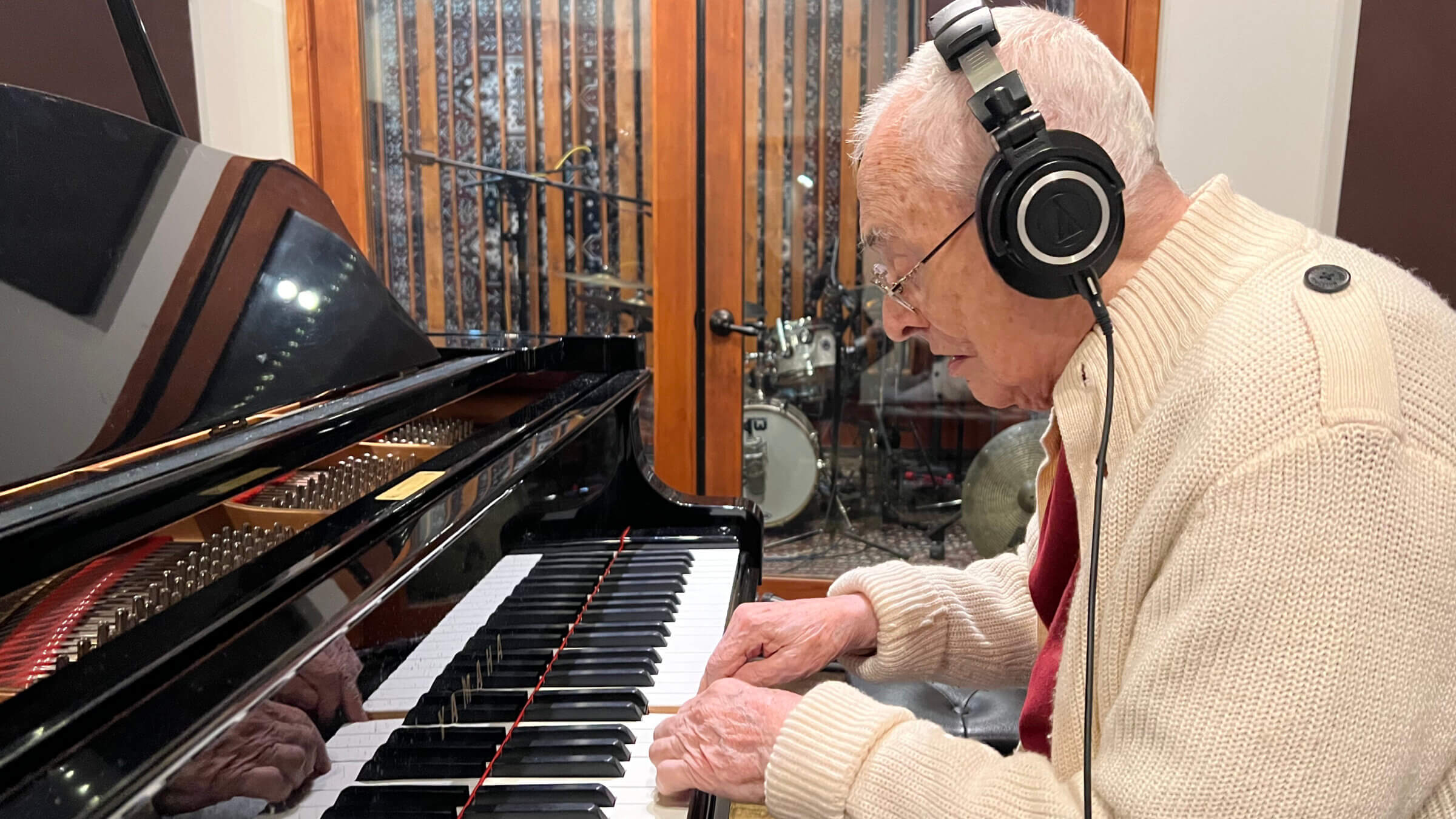 Terry Gibbs at the keyboard.