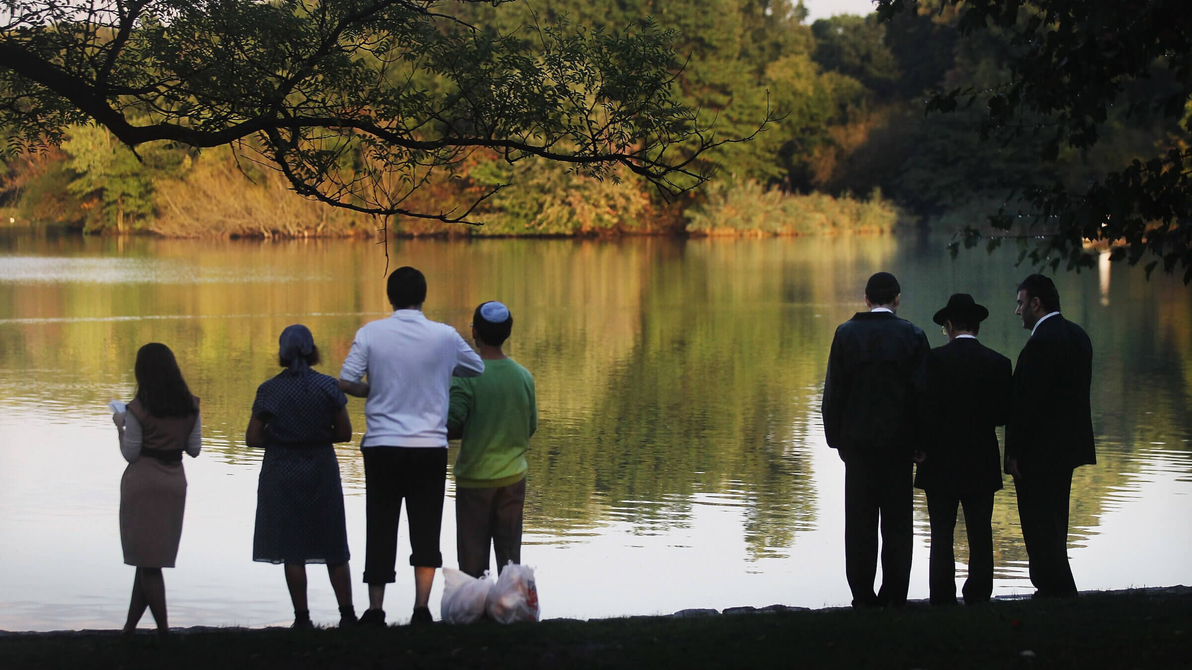 Jews mark the ceremony of tashlich, the casting of sins, in Prospect Park  on September 29, 2011 in the Brooklyn borough of New York City