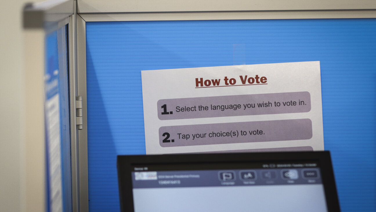 Directions on how to vote in a voting booth.