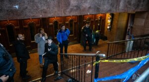 Police block the entrance to the main synagogue at Chabad headquarters due to safety concerns, Jan. 9, 2024. (Police block the entrance to the Chabad headquarter’s main synagogue due to safety concerns, Jan. 9, 2024. (Luke Tress)