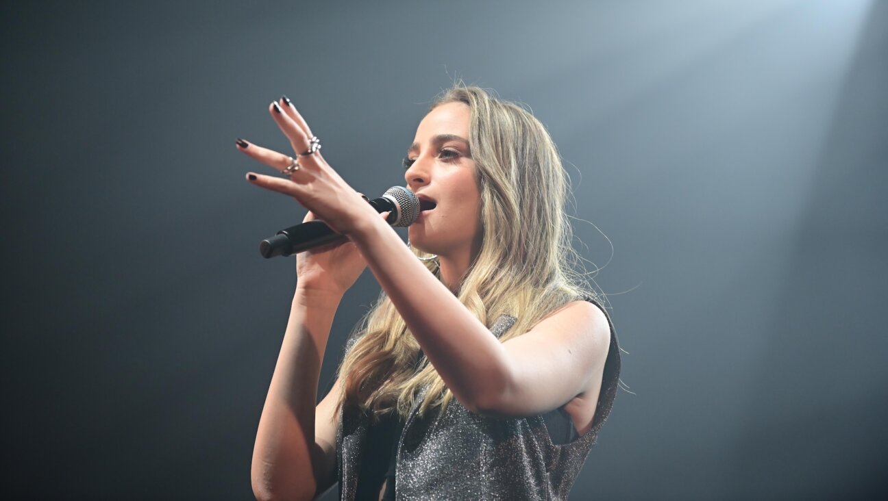 Israeli singer Valerie Hamaty performs at the 2022 ACUM Awards ceremony for Hebrew Song near Tel Aviv, Sept. 7, 2022. (Tomer Neuberg/Flash90)