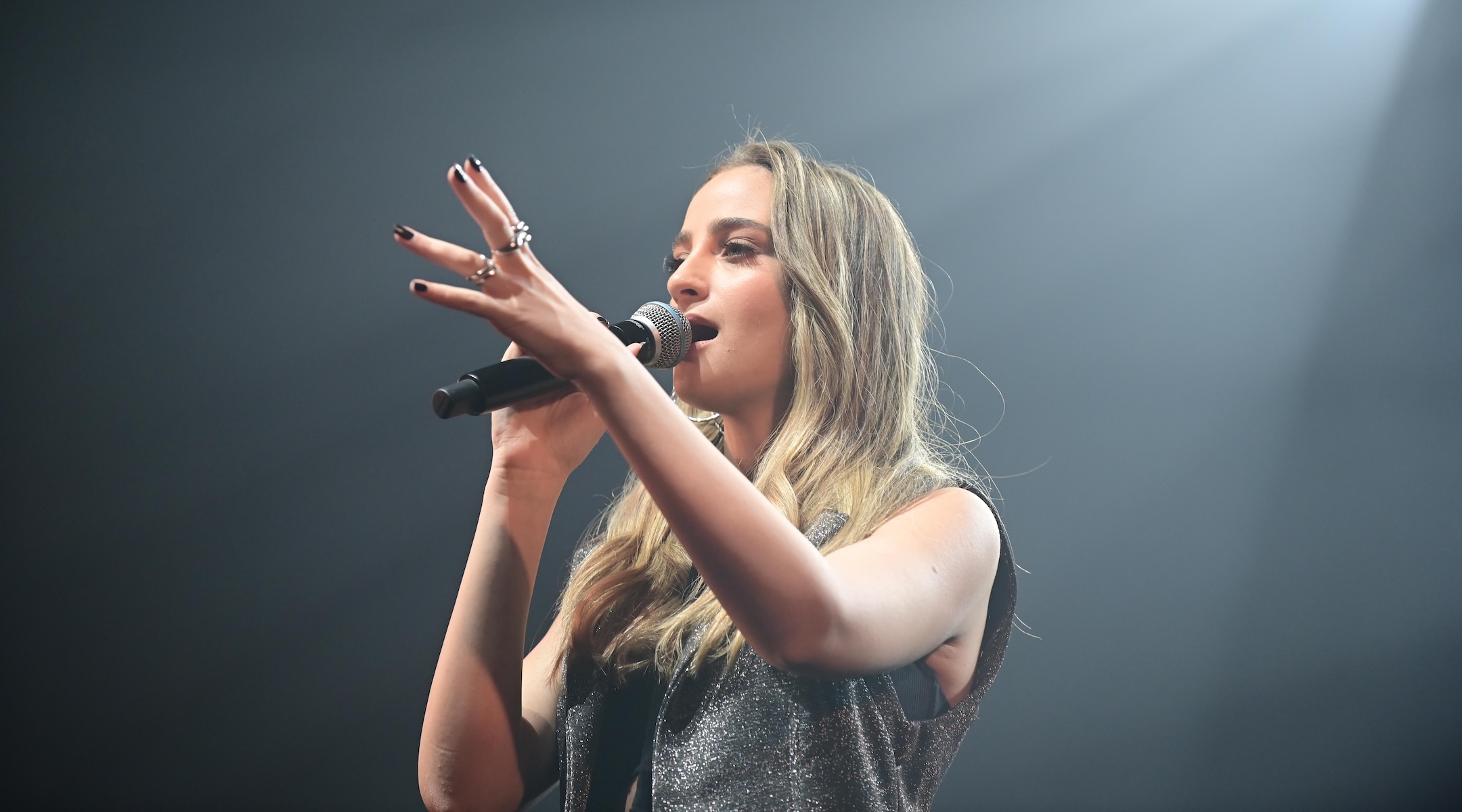 Israeli singer Valerie Hamaty performs at the 2022 ACUM Awards ceremony for Hebrew Song near Tel Aviv, Sept. 7, 2022. (Tomer Neuberg/Flash90)