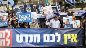 Israelis march as part of a protest against the ceasefire between Israel and Hamas, outside Prime Minister Benjamin Netanyahu’s office in Jerusalem, Jan. 16, 2025. (Yonatan Sindel/Flash 90)