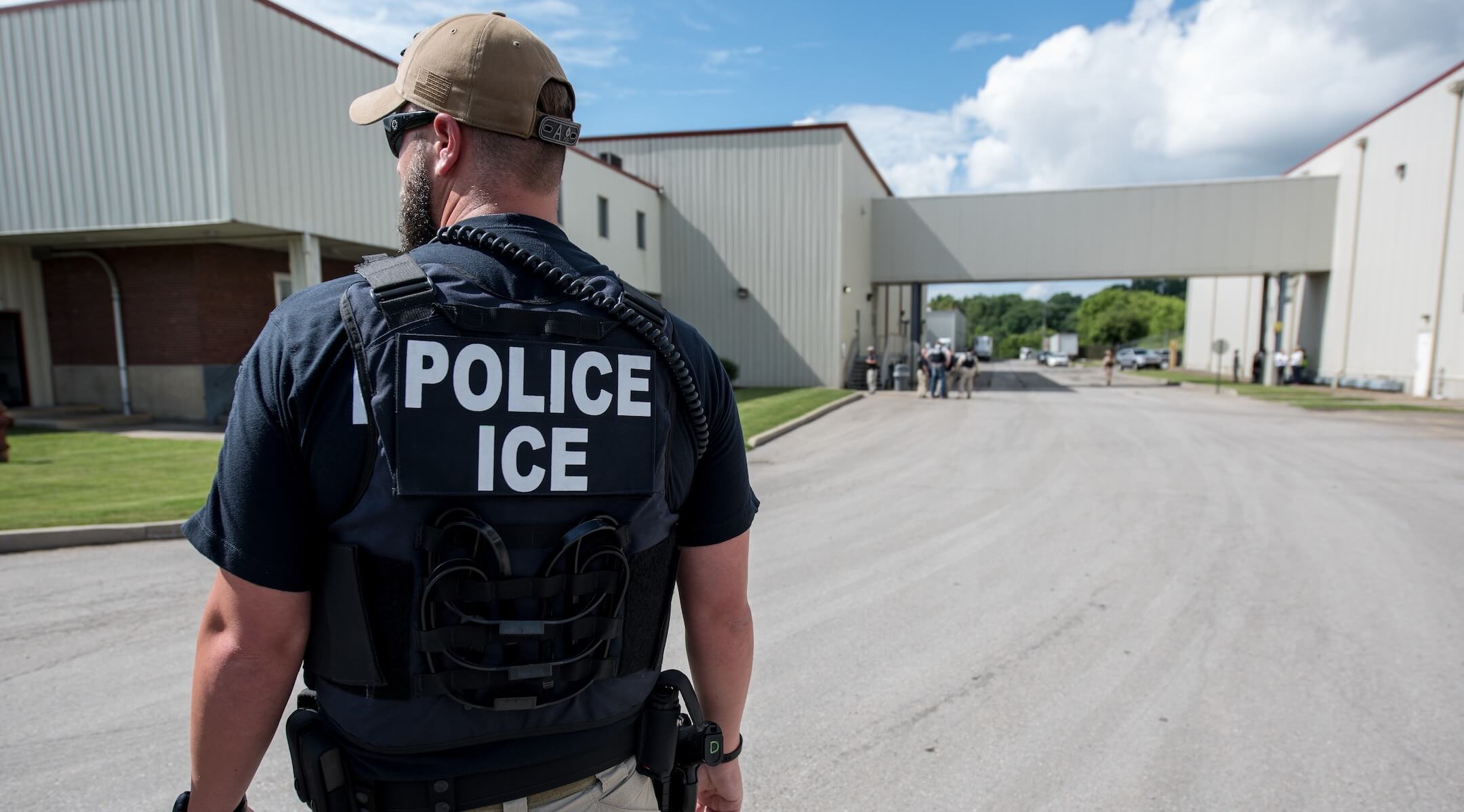 An Immigration and Customs Enforcement special agent prepares to arrest alleged undocumented immigrants in Salem, Mass., June 19, 2018. (Smith Collection/Gado/Getty Images)