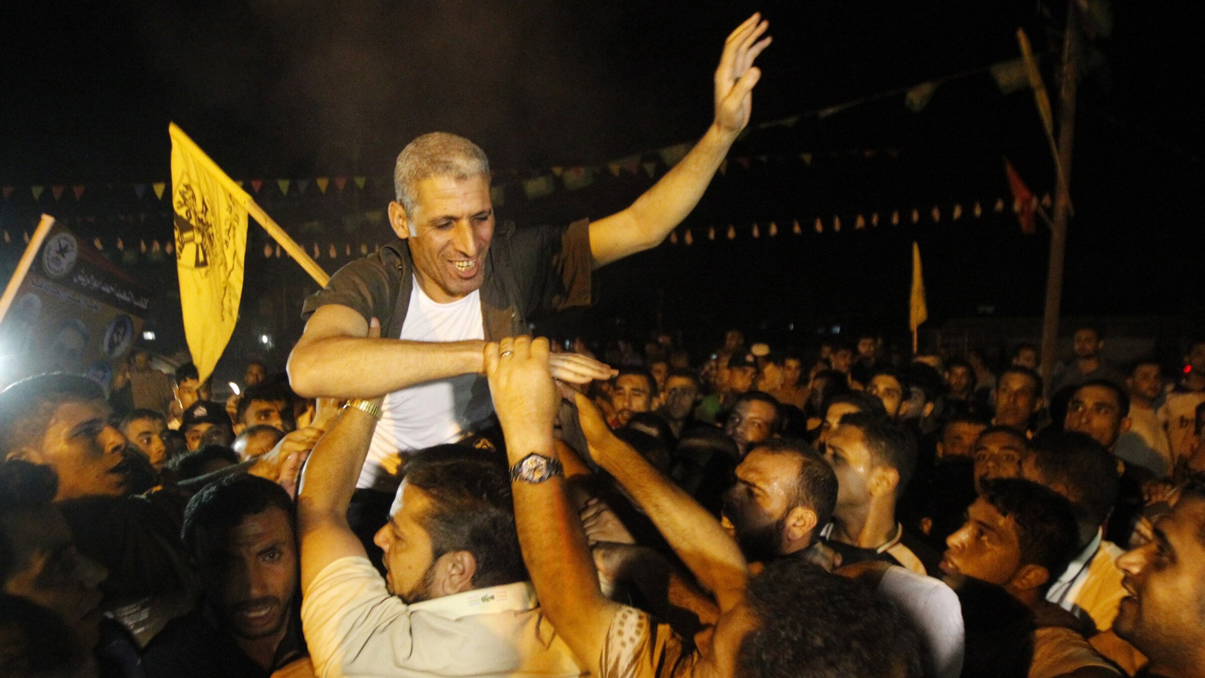 Freed Palestinian prisoner Ateya Abu Moussa, who was held by Israel for 20 years, is greeted by his relatives and friends upon arrival at his family’s house in Khan Younis in the southern Gaza Strip, Aug. 14, 2013. (Abed Rahim Khatib / Flash 90)