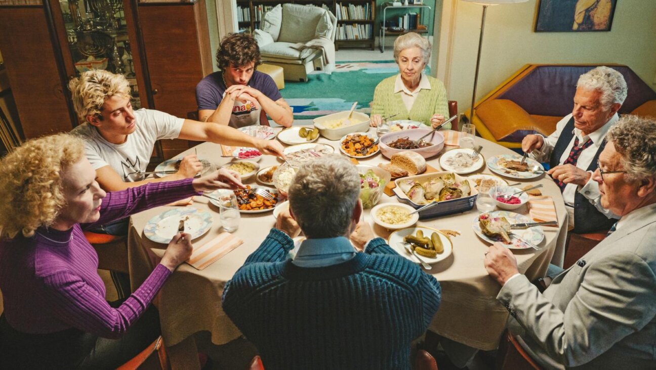 The cast of <i>The Zweiflers</i> have vibrant, multilingual family meals.