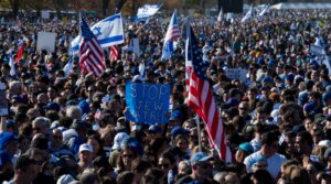 Demonstrators in support of Israel gather to denounce antisemitism and call for the release of Israeli hostages, on the National Mall in Washington, DC, on November 14, 2023. (Photo by Roberto Schmidt/AFP via Getty Images)