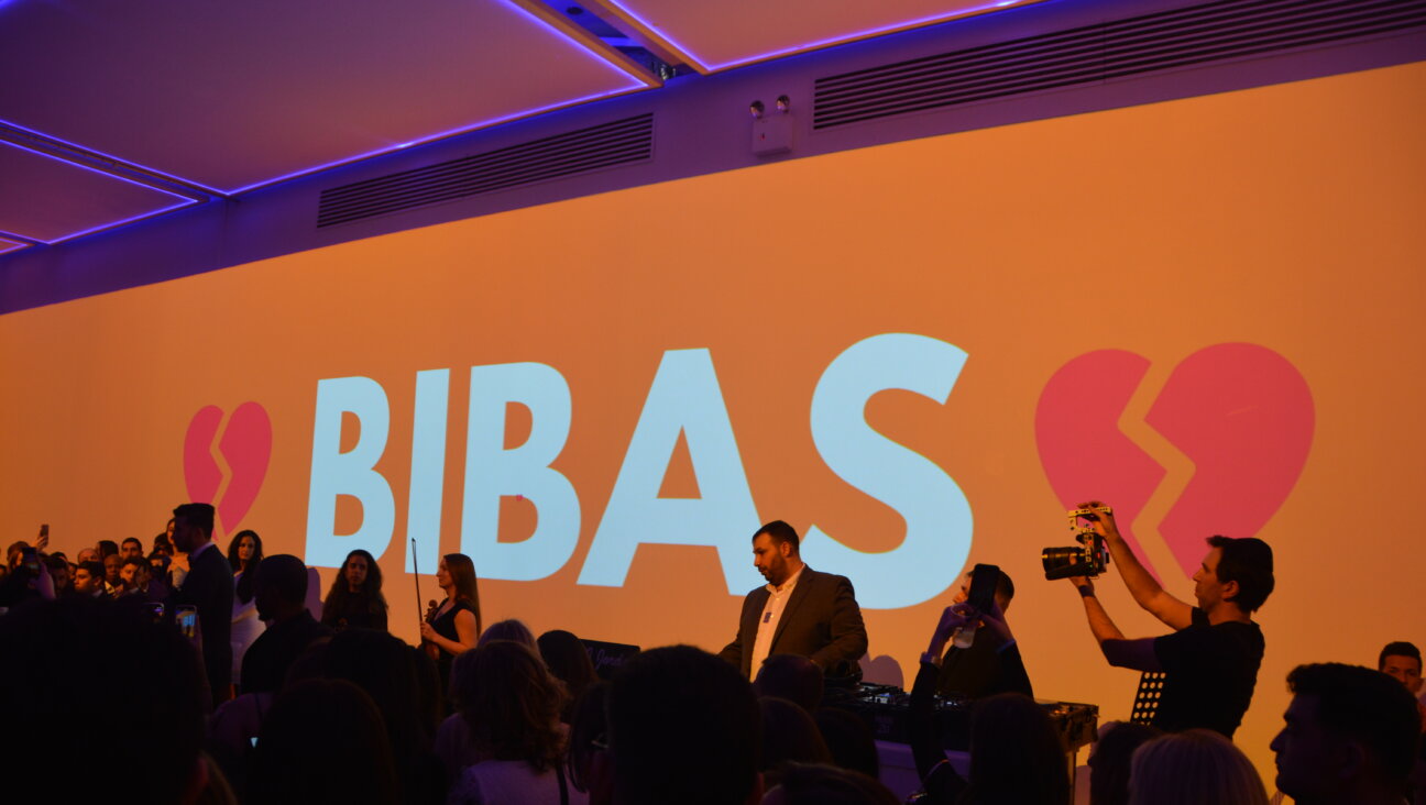 The 1,000 Strong event in New York City paid tribute to the Bibas family via a special violin performance.