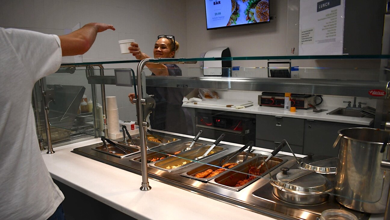 Columbia University students can now use their meal plan dollars at the Jewish Theological Seminary’s kosher dining hall. (Jackie Hajdenberg)