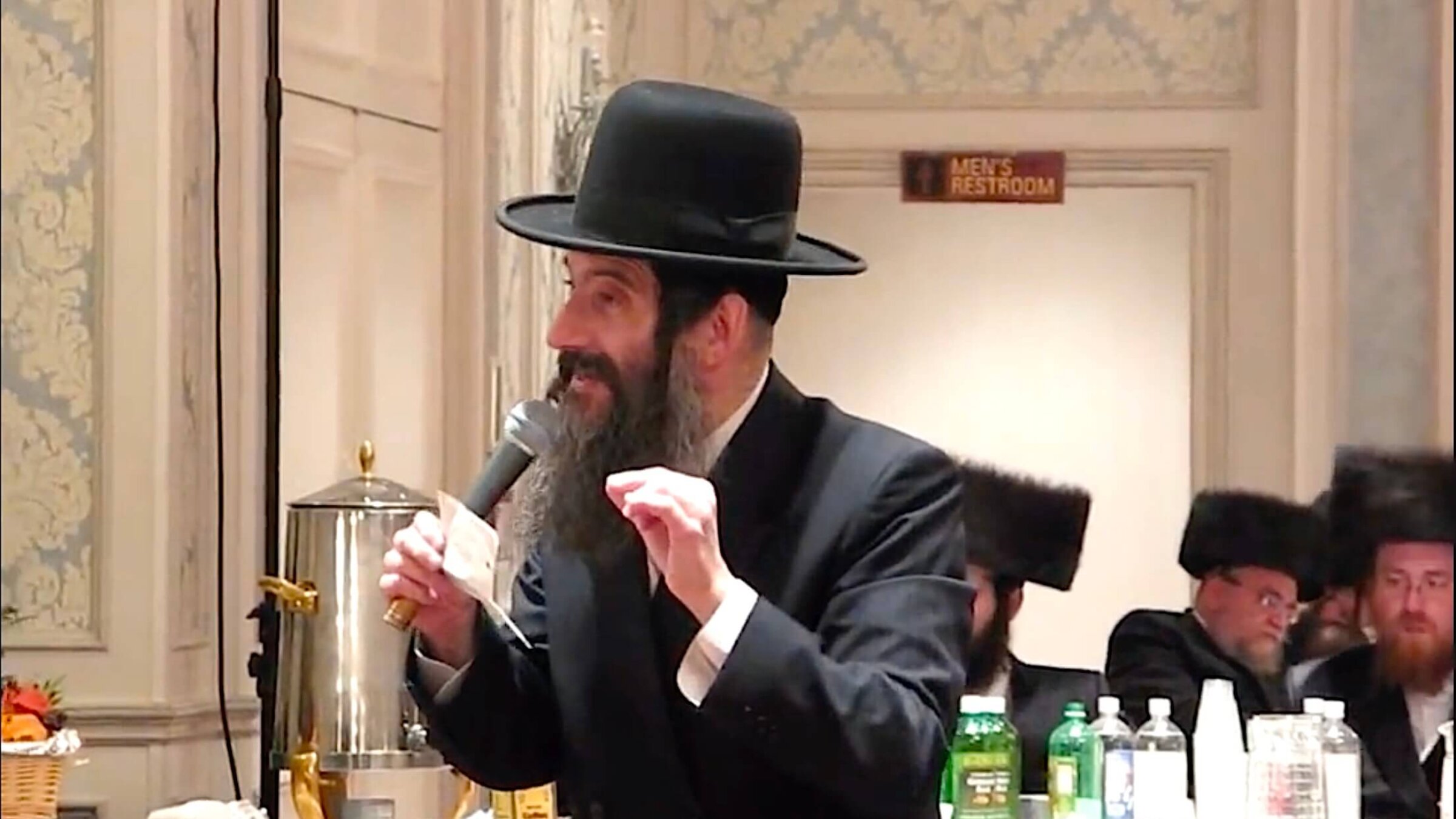 The "badchen" Shraga Blumenberg at a Hasidic wedding in upstate New York, 2010