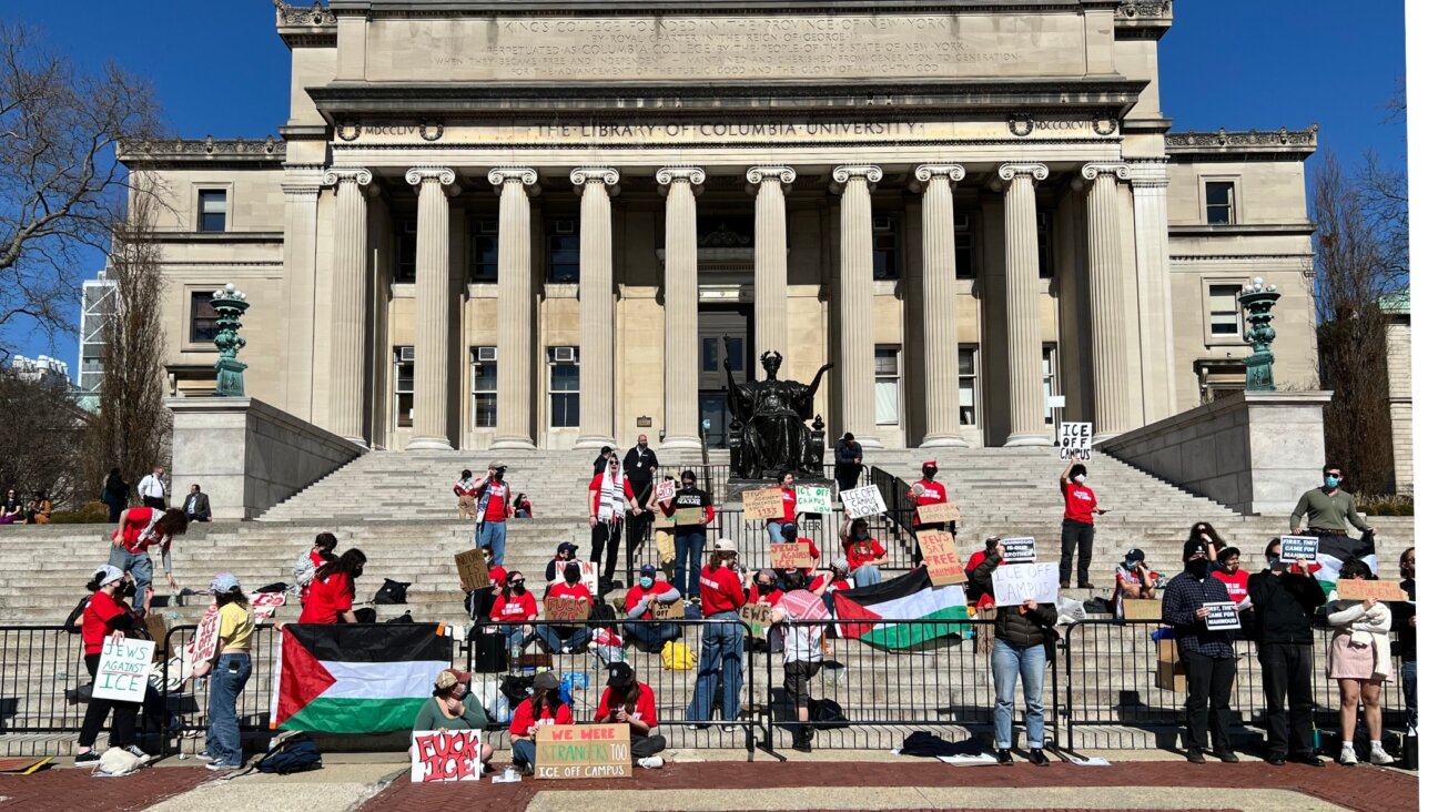 Jewish students at Columbia University gather on Low Steps on Tuesday, March 11 to demonstrate for Mahmoud Khalil, a pro-Palestinian activist and Columbia graduate who was detained by ICE on March 8. (Jackie Hajdenberg)