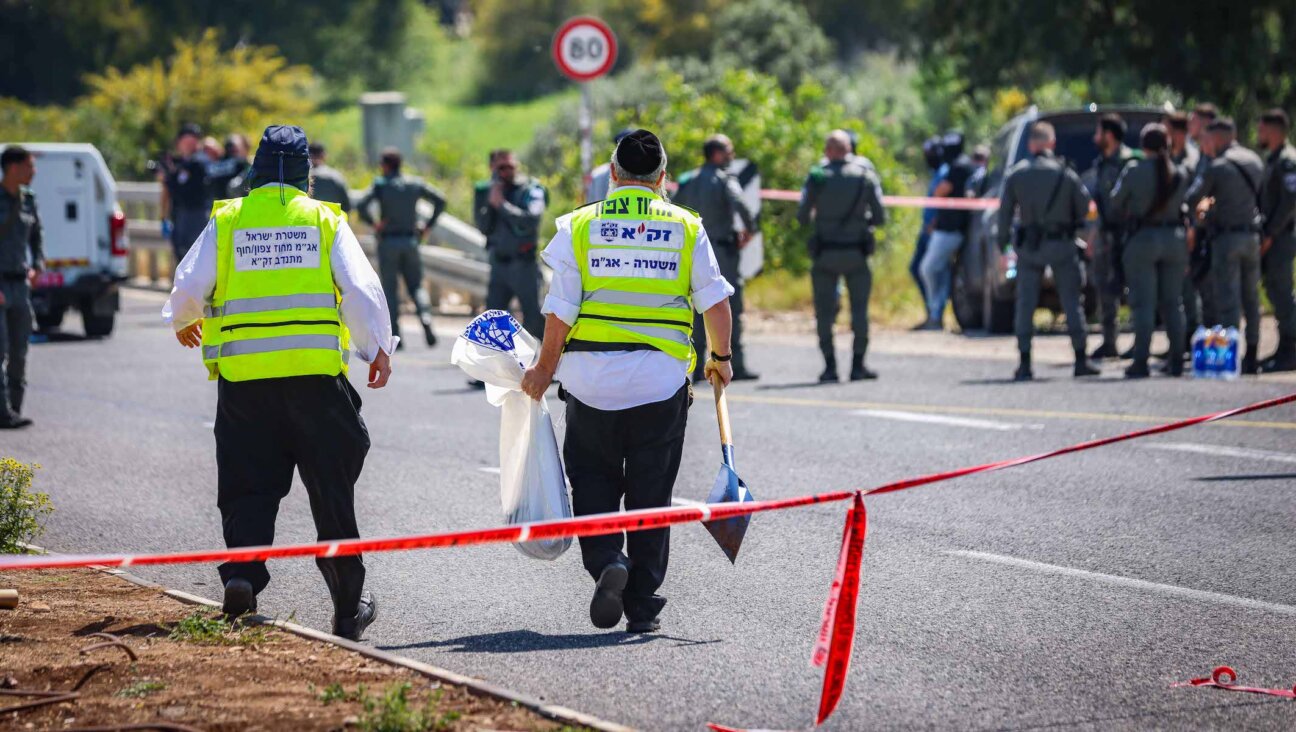 Israeli security forces at the scene of a terror attack near Yokneam, March 24, 2025. (David Cohen/Flash90)