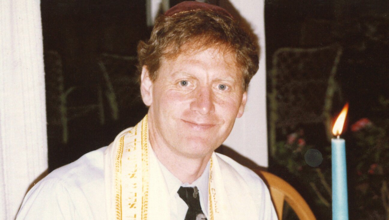 Jeffrey Klein leading the seder in 1990. (Courtesy of Klein Family)