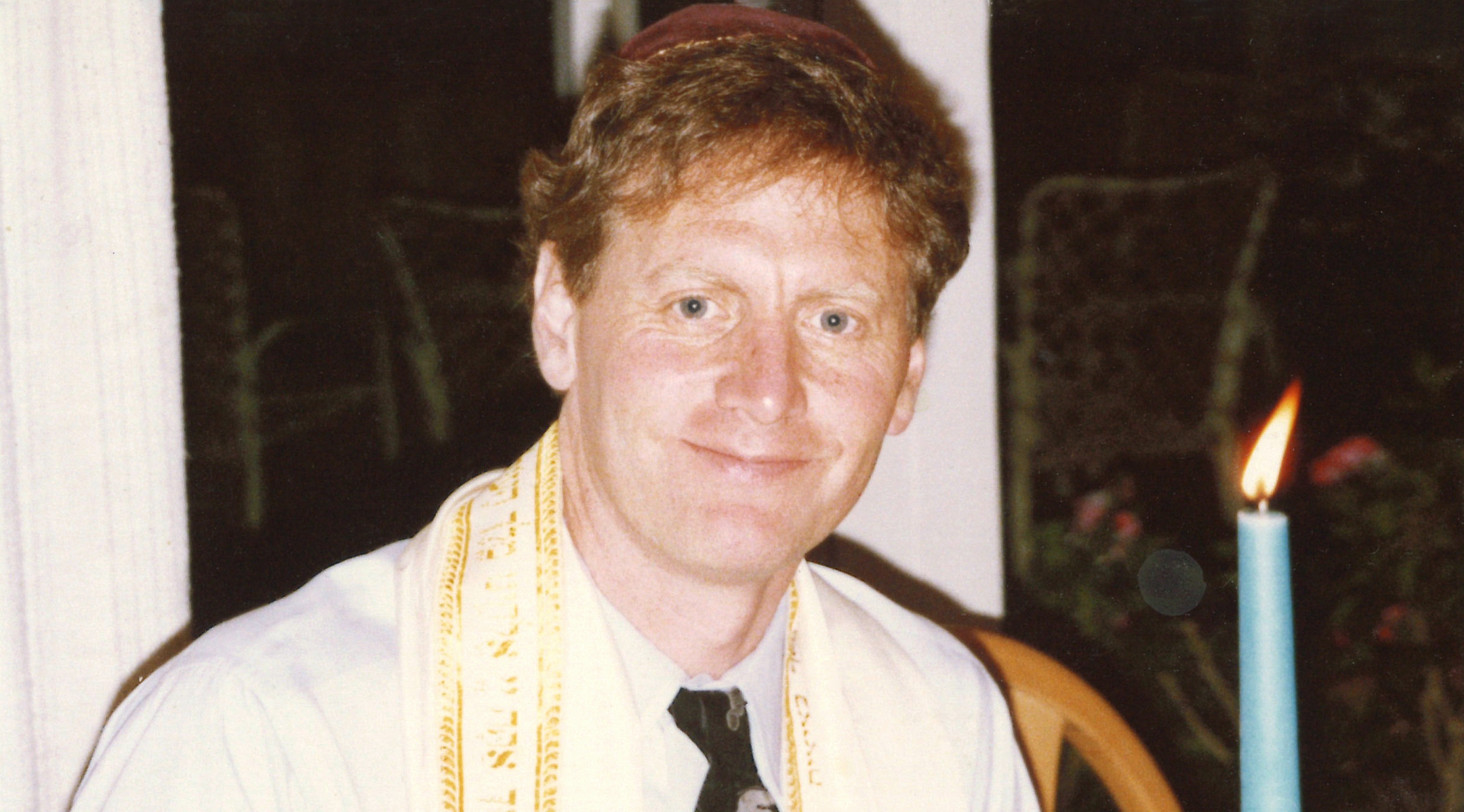 Jeffrey Klein leading the seder in 1990. (Courtesy of Klein Family)