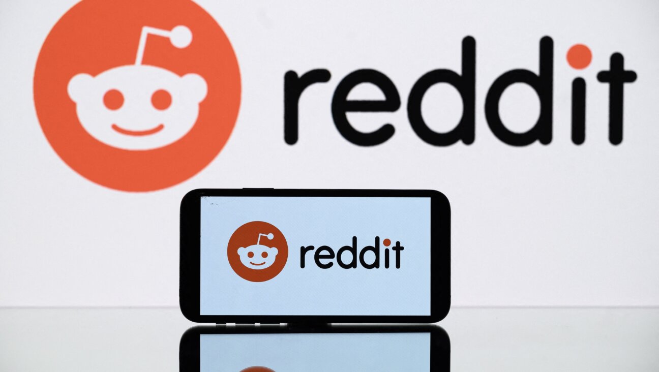 Reddit's logo.