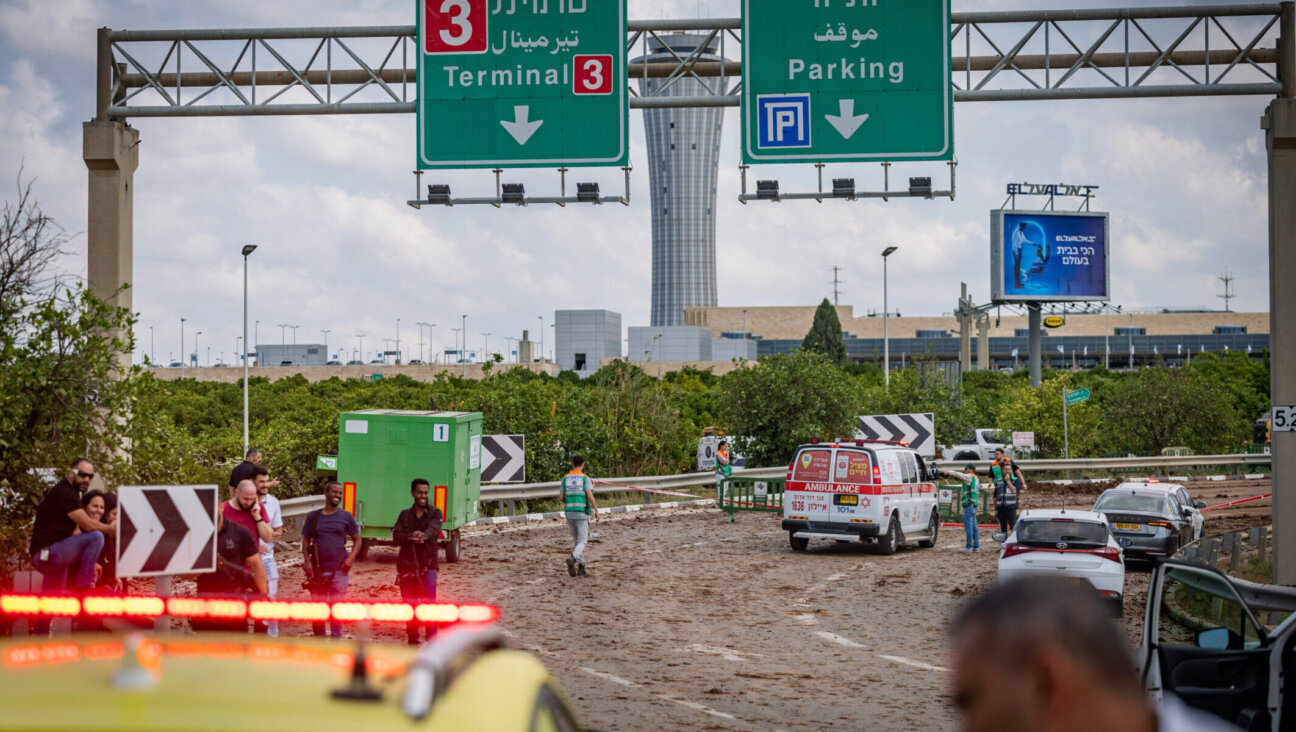 Israeli security forces at the site where a missile fired from Yemen hit an area of Ben Gurion Airport, May 4, 2025. (Chaim Goldberg/Flash90)