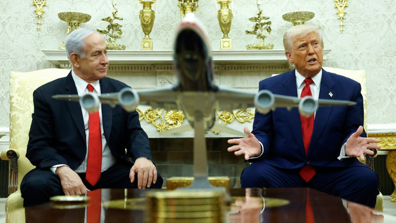 U.S. President Donald Trump speaks alongside Israeli Prime Minister Benjamin Netanyahu with a model of Air Force One between them, during a meeting at White House, April 7, 2025. (Kevin Dietsch/Getty Images)