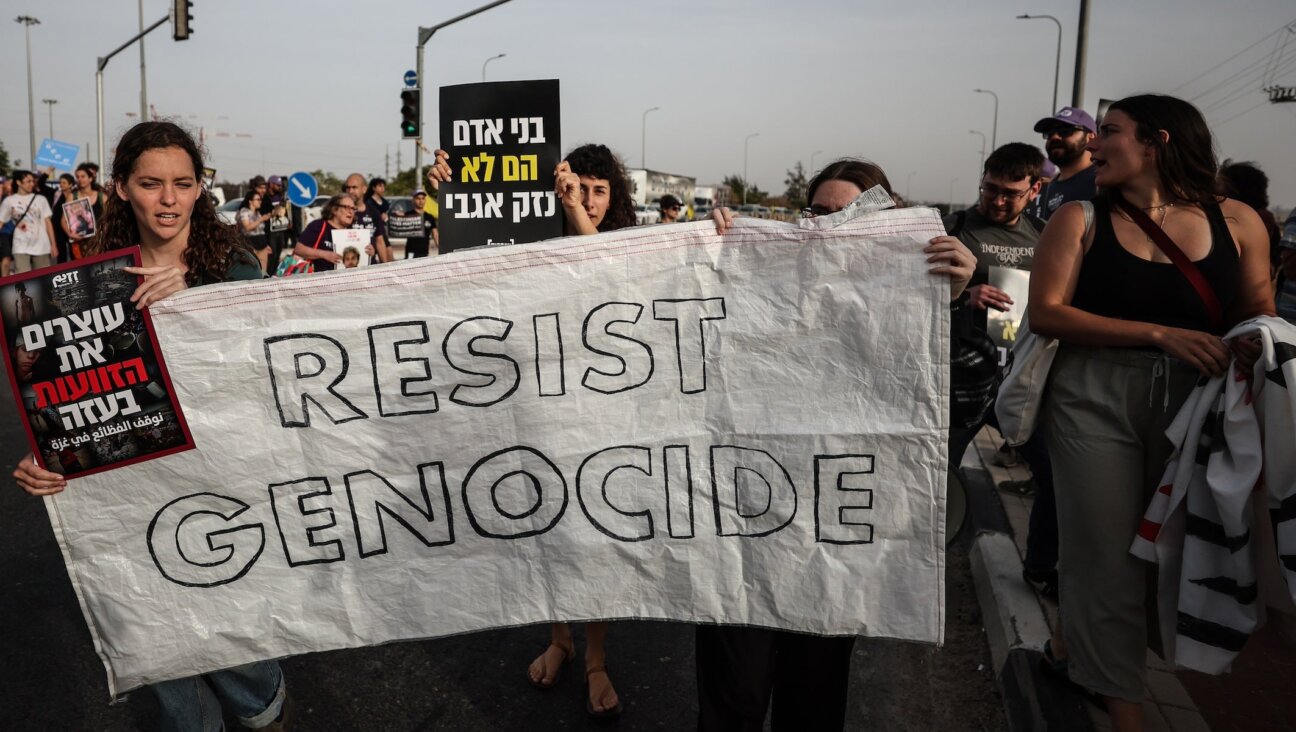 Israelis gather in the Sderot area, near the Gaza-Israel border, to protest against Israel’s ongoing attacks on Gaza, May 18, 2025. (Saeed Qaq/Anadolu via Getty Images)