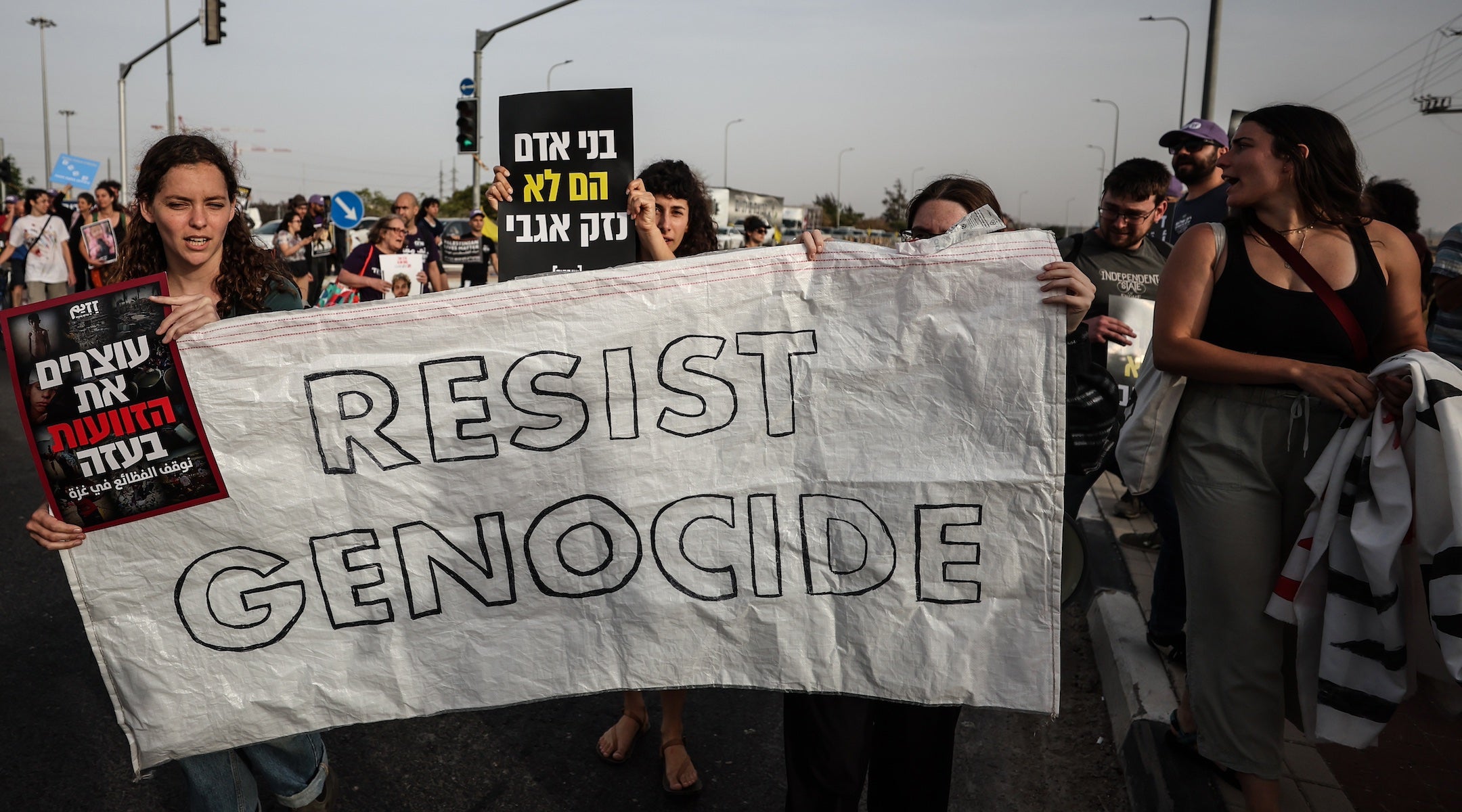 Israelis gather in the Sderot area, near the Gaza-Israel border, to protest against Israel’s ongoing attacks on Gaza, May 18, 2025. (Saeed Qaq/Anadolu via Getty Images)