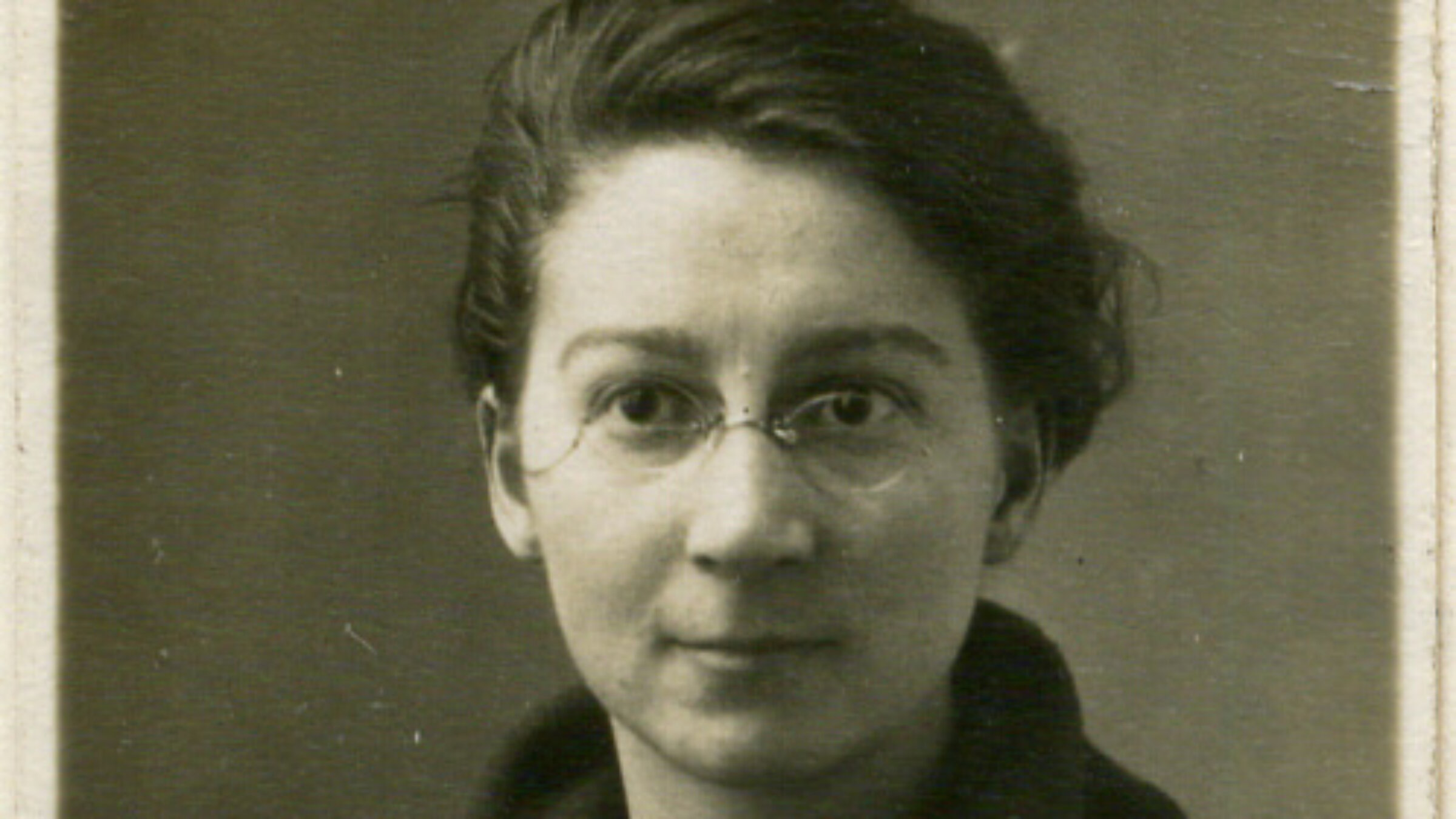 A portrait of Valland in her 20s.