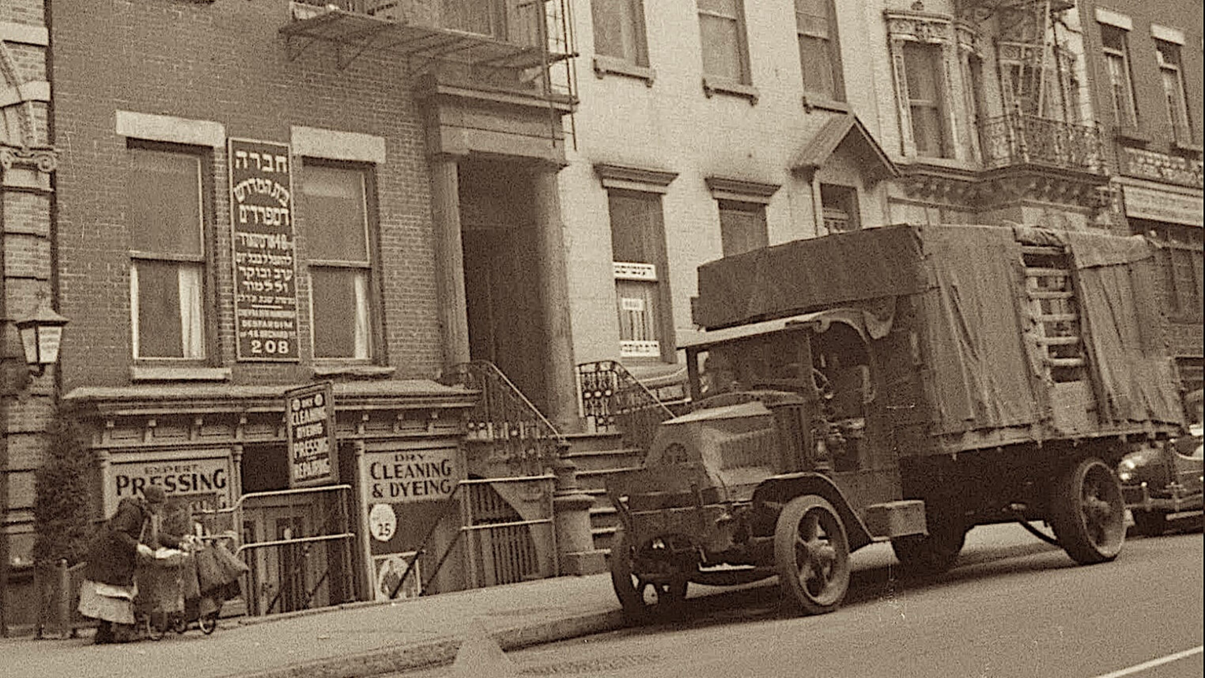 Beis Hamedrash DeSfardim, the second Hasidic shtiebel founded in New York, on East Broadway in NYC