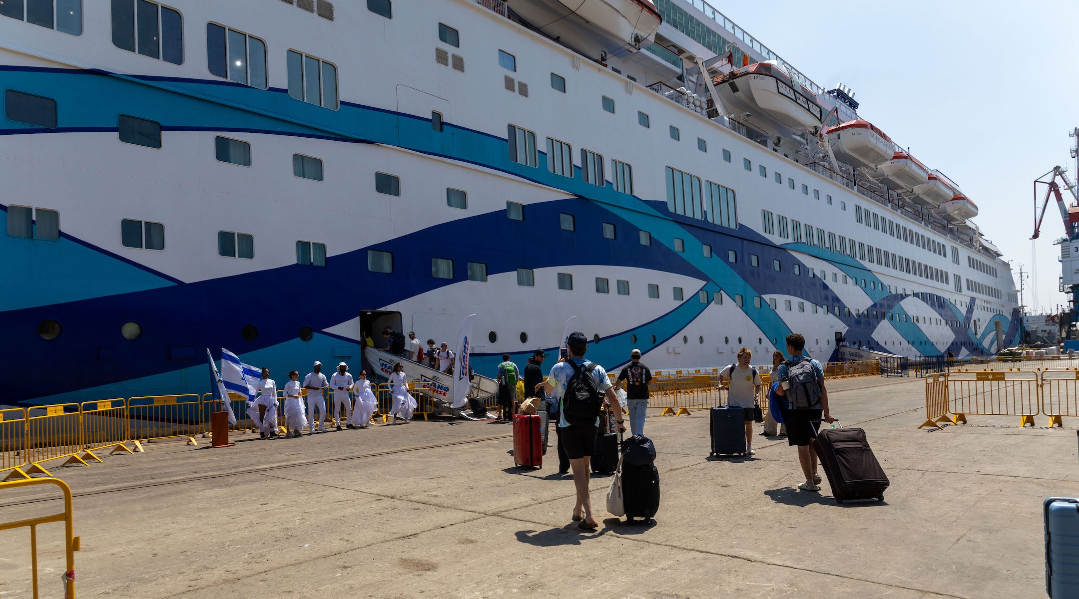 Approximately 1500 Birthright Israel participants board a cruise ship in Ashdod, Israel headed for Larnaca, Cyrpus. (Erez Uzir/Birthright Israel)