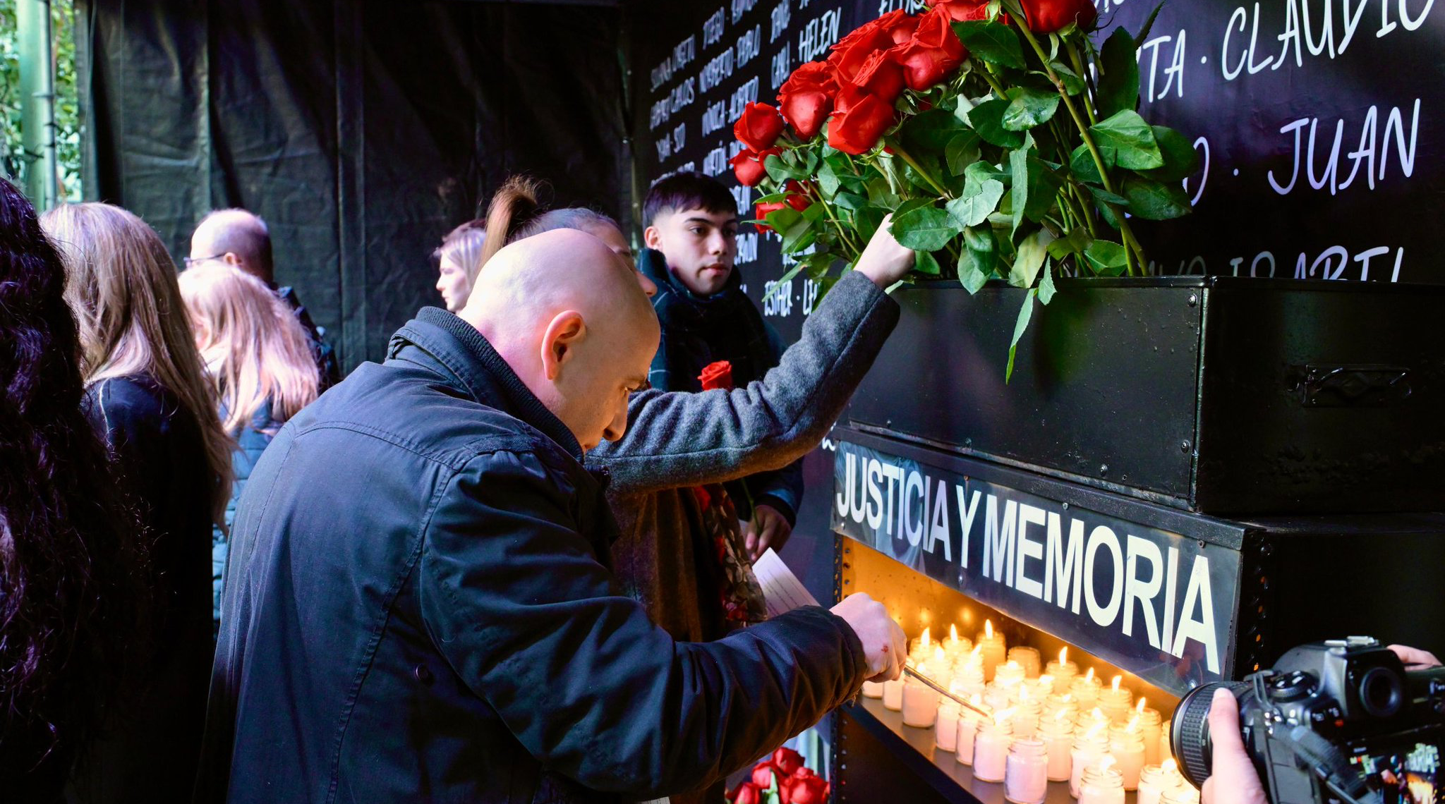 People pay tribute to victims of the 1994 AMIA bombing in Buenos Aires on July 18, 2025. (Courtesy AMIA)