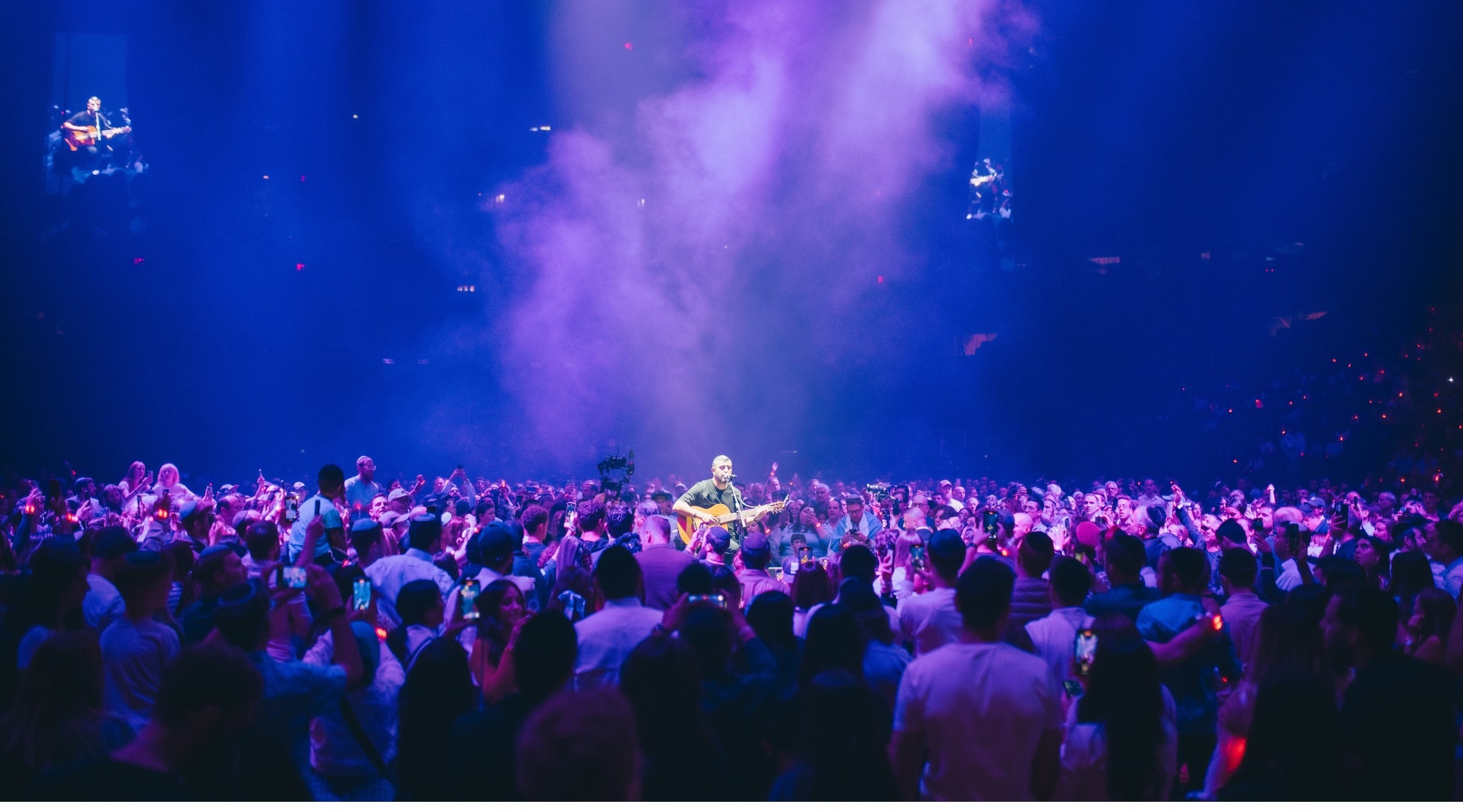 Ishay Ribo in concert. (Courtesy Davidi Crombie)