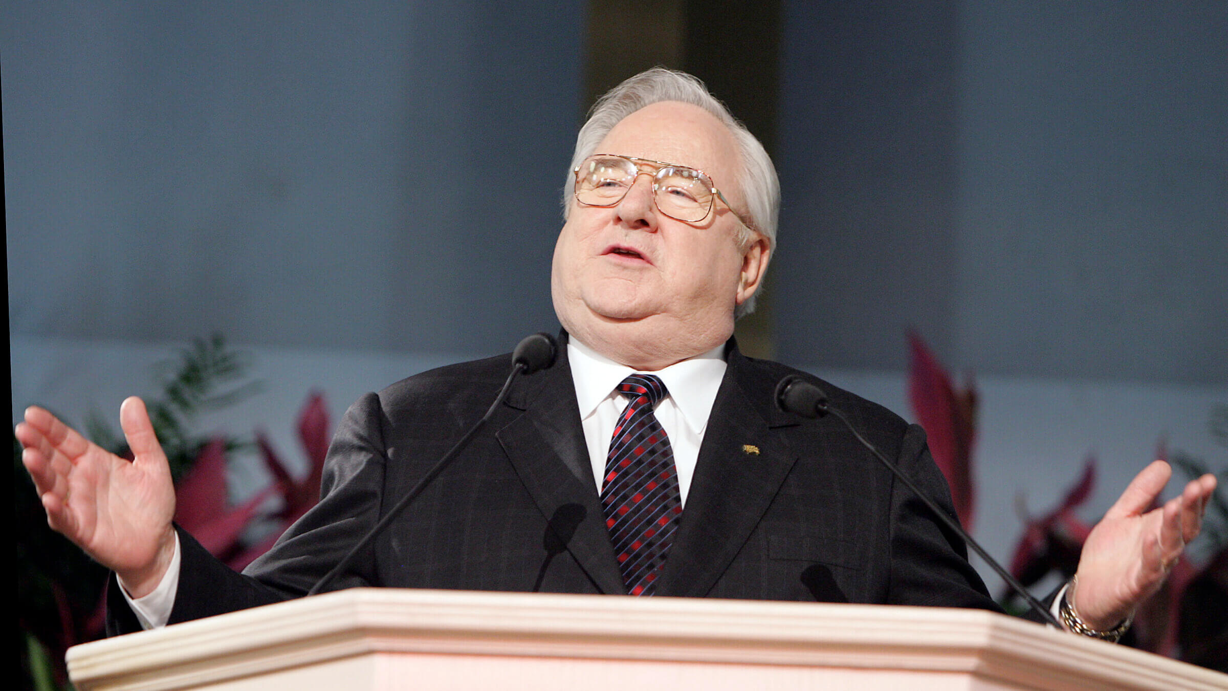 Jerry Falwell Sr., speaking at a politically inflected rally in 2006 from a stand engraved with a cross — but apparently not orating in his capacity as a pastor, legally speaking.