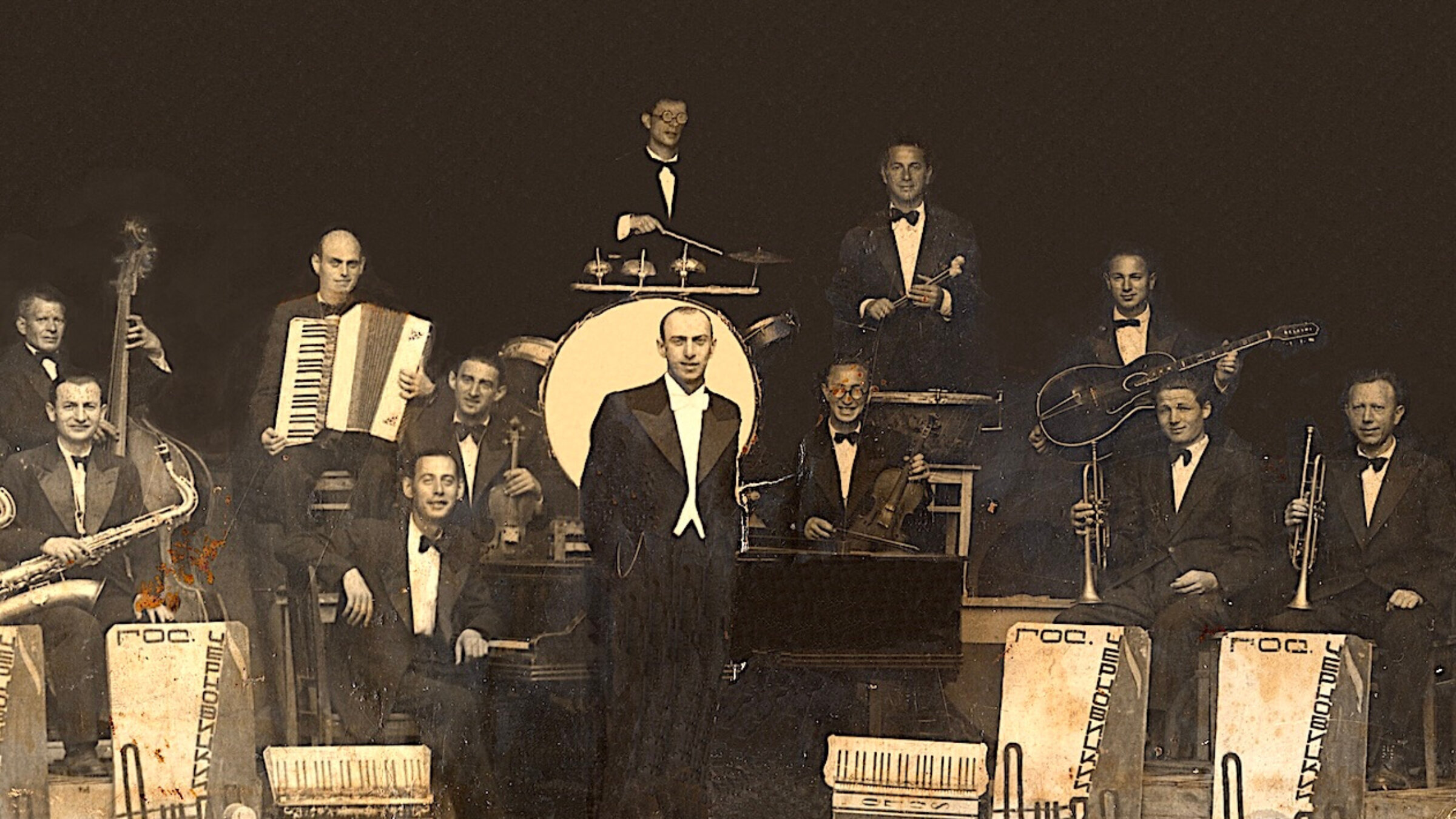 דער טשערנאָװיצער דזשעז־אָרקעסטער אין 1947 אין רומעניע. בילד רעסטאַװריריט פֿון װיקטאָר נאָסעק
