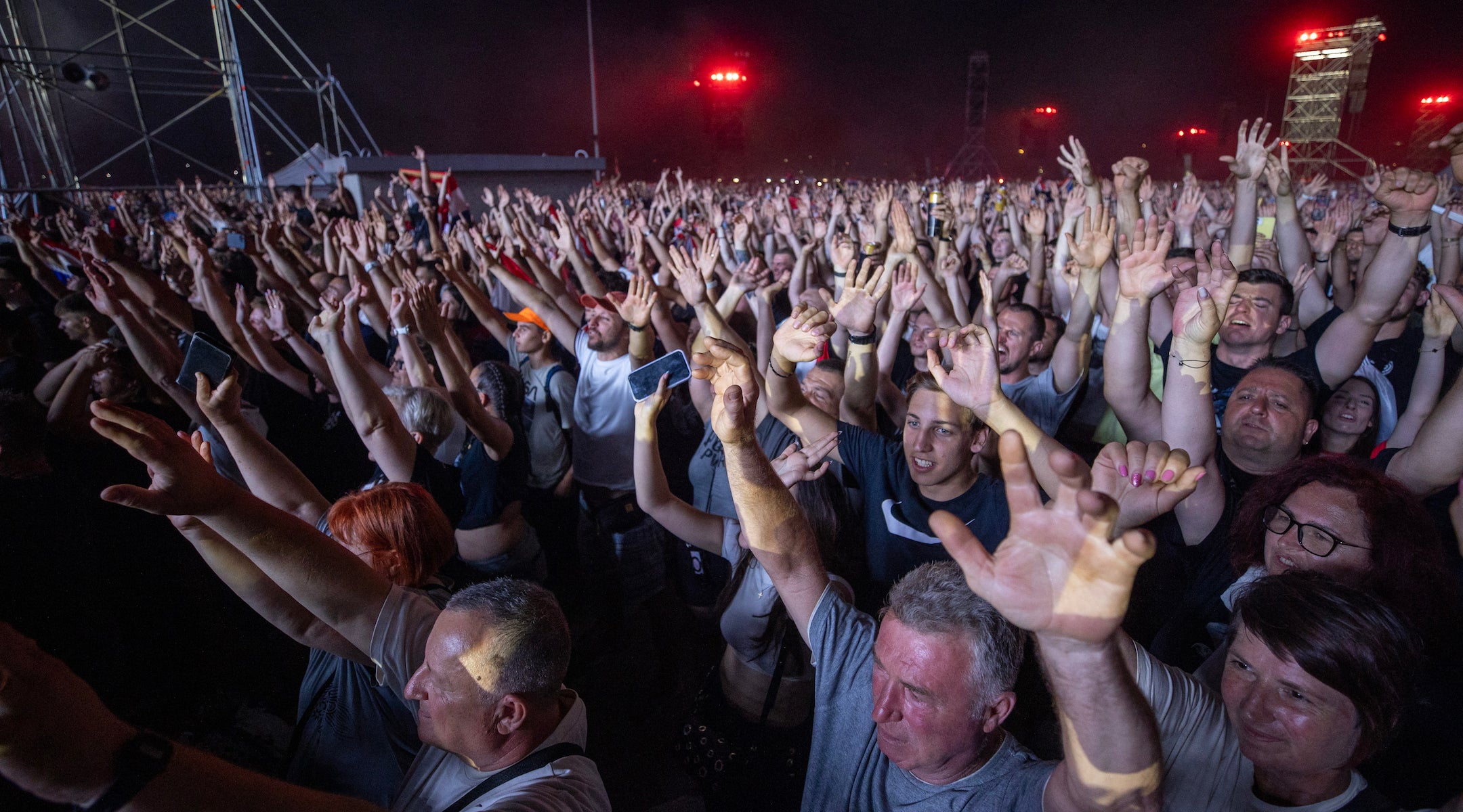 Croatian right-wing singer performs pro-Nazi salute with hundreds of thousands of fans