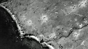 Dozens of bombs fall from a U.S. bomber toward Japanese-occupied Kiska Island, Aleutian Islands on August 10, 1943. (Galerie Bilderwelt/Getty Images)