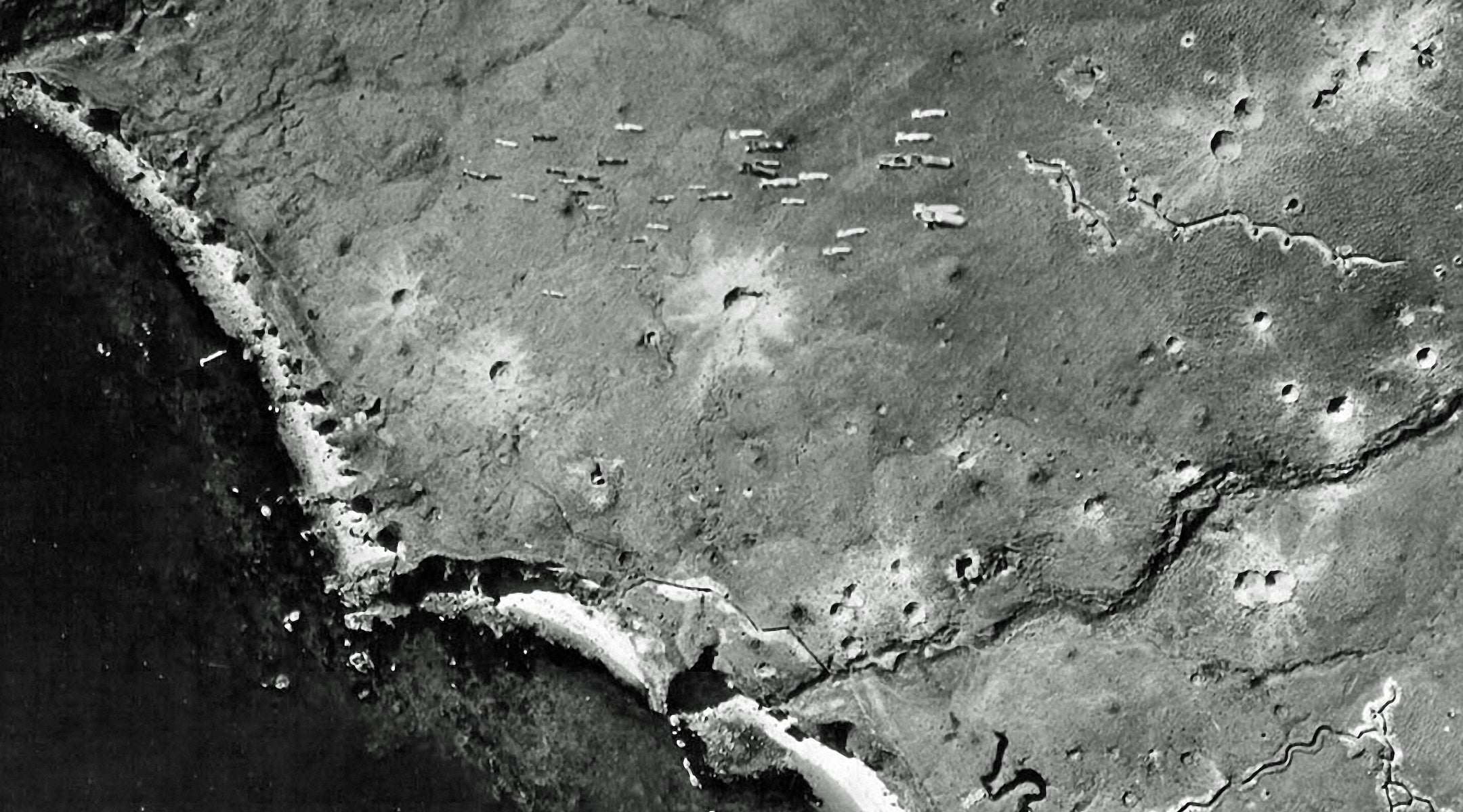 Dozens of bombs fall from a U.S. bomber toward Japanese-occupied Kiska Island, Aleutian Islands on August 10, 1943. (Galerie Bilderwelt/Getty Images)