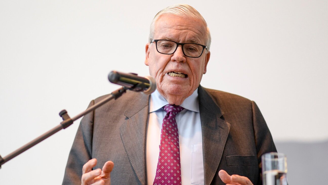 Klaus-Michael Kühne, speaks to employees at the headquarters of Kühne + Nagel. (Axel Heimken/picture alliance via Getty Images)