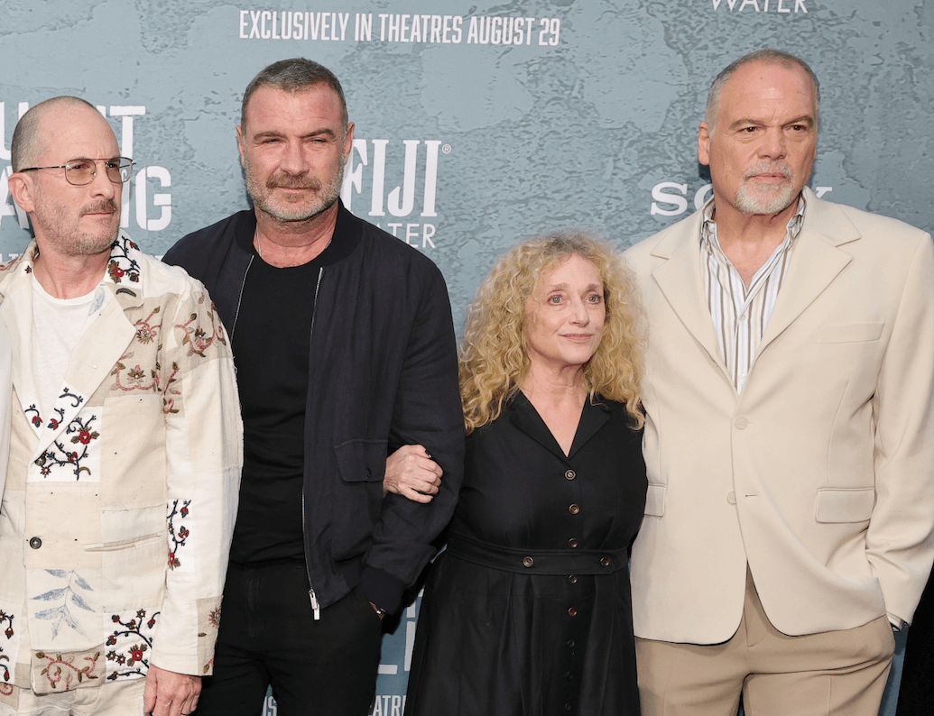 Liev Schreiber, Carol Kane and Vincent D'Onofrio (pictured with Aronofsky on the left) play a Yiddishe family in <i>Caught Stealing.</i>