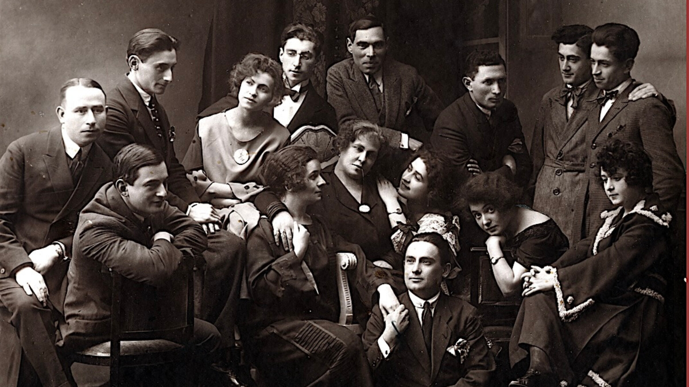 Ester Rachel Kamińska (center) and her daughter Ida Kaminska (top row, third from left) with other members of their theater troupe VYKT (Varshever Yidisher Kunst-teater; Warsaw Yiddish Art Theater), Vilna, 1923.