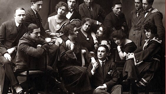 Ester Rachel Kamińska (center) and her daughter Ida Kaminska (top row, third from left) with other members of their theater troupe VYKT (Varshever Yidisher Kunst-teater; Warsaw Yiddish Art Theater), Vilna, 1923.