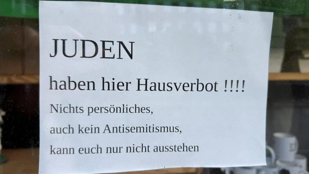 A photograph of an antisemitic sign on a shop window in Flensburg, Germany, went viral in September 2025. 