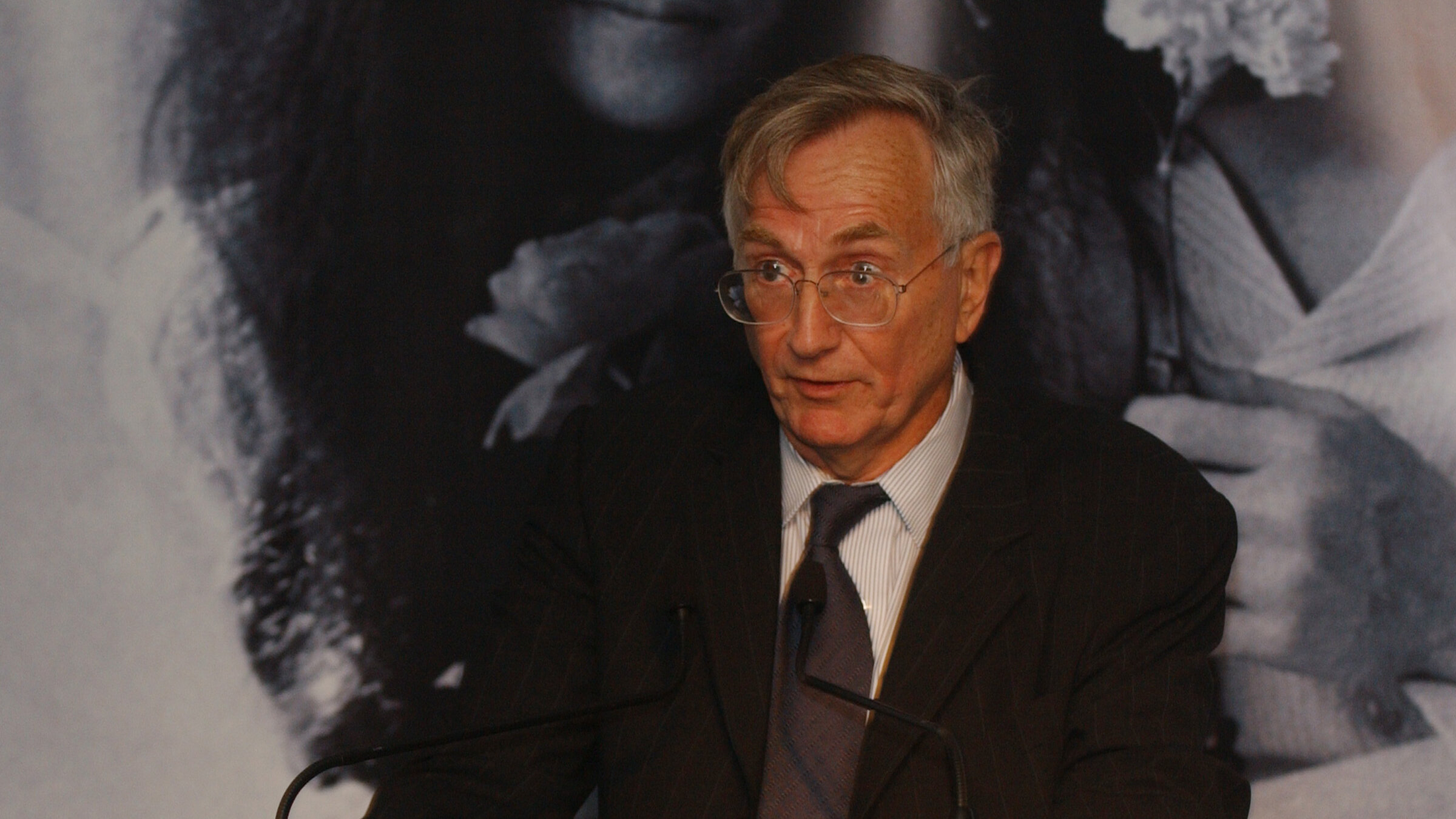 Pulitzer-winning journalist Seymour Hersh is the subject of Laura Poitras' <i>Cover-Up.</i>