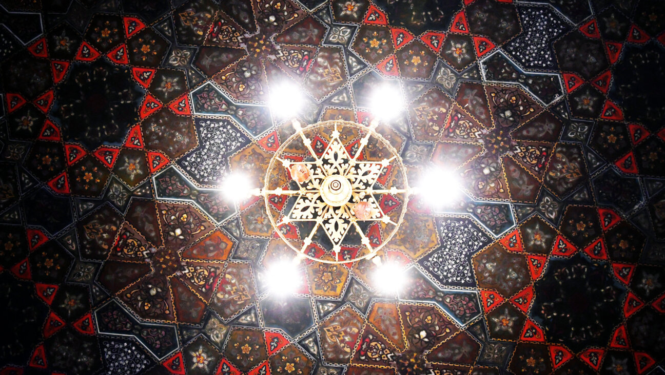 An image of an ornate synagogue ceiling.