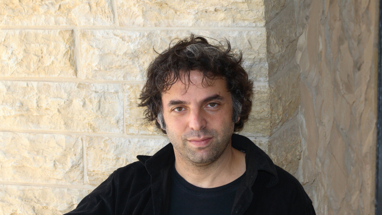 דער ישׂראלדיקער פֿאַנטאַזיע־שרײַבער אתגר קרת אין ירושלים אין 2008