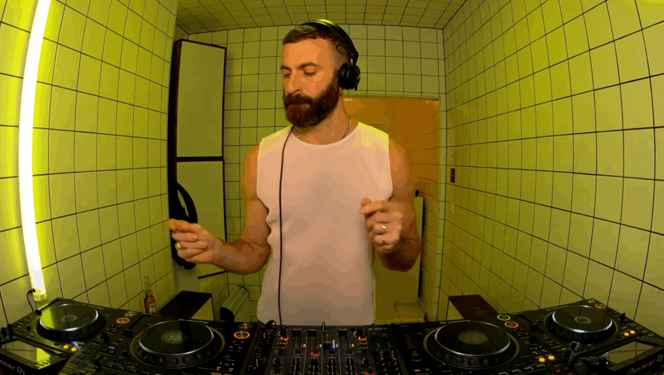 Israeli DJ Roi Perez performs at HÖR BERLIN in February 2023.