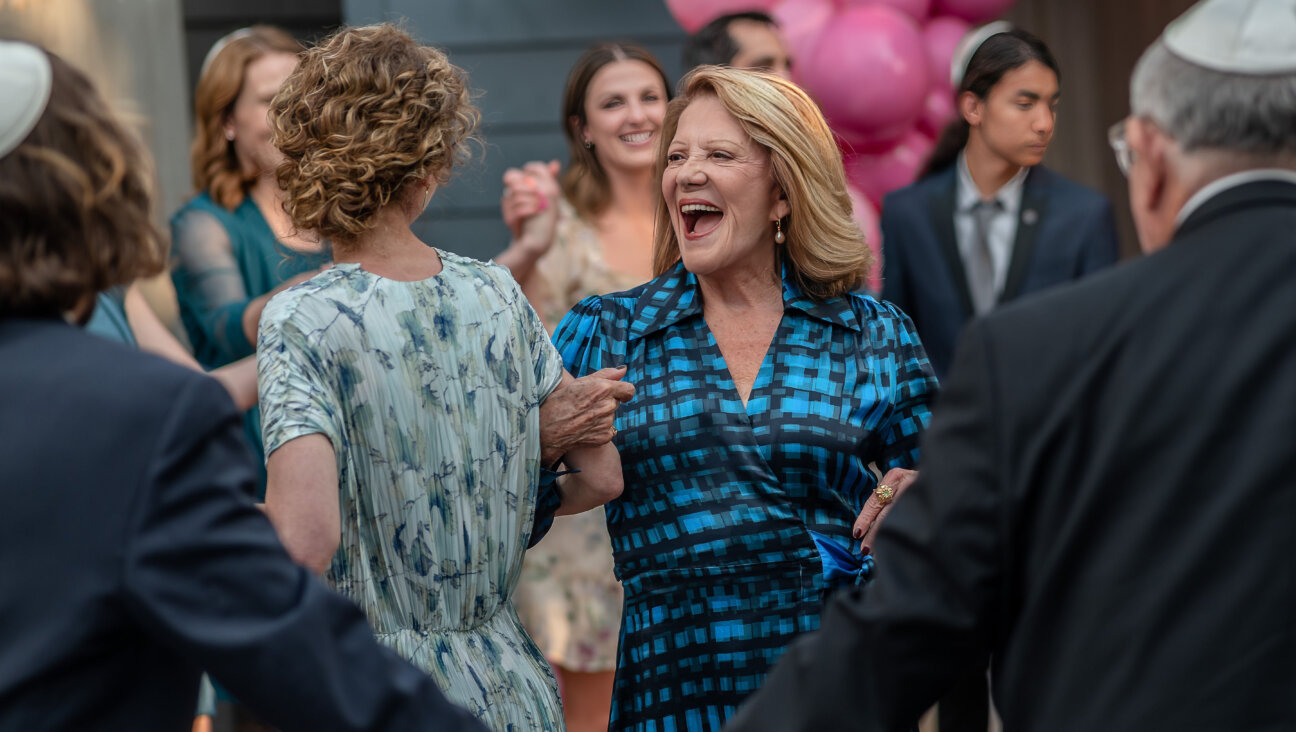 'One Big Happy Family' features Linda Lavin in her final role.