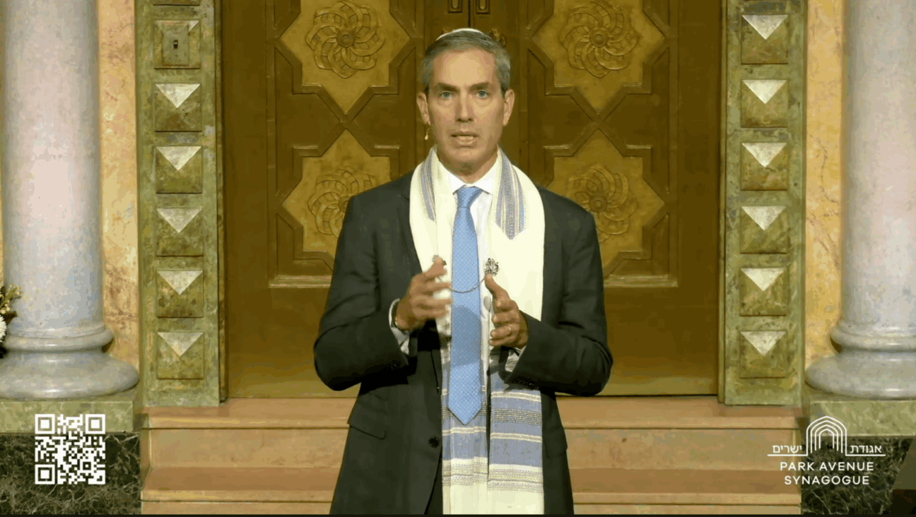 Rabbi Elliot Cosgrove delivers his Shabbat sermon on Oct. 18, 2025. 