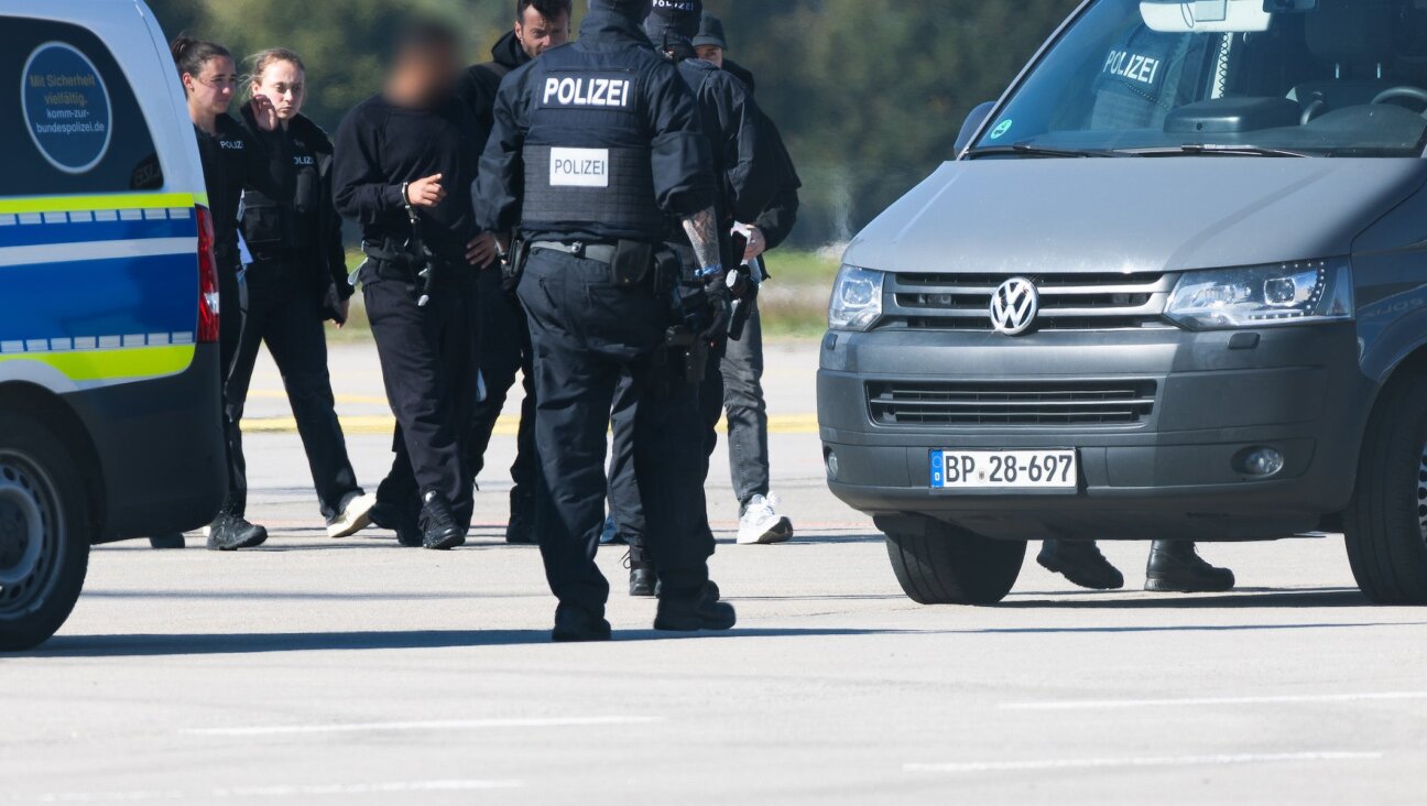Police officers lead a suspected Hamas operative (3rd from left) from a helicopter to a police van. Yesterday, the Federal Prosecutor General had three suspected members of the Islamist terrorist organization Hamas arrested. The men will be brought before the Federal Court of Justice in Karlsruhe today. 