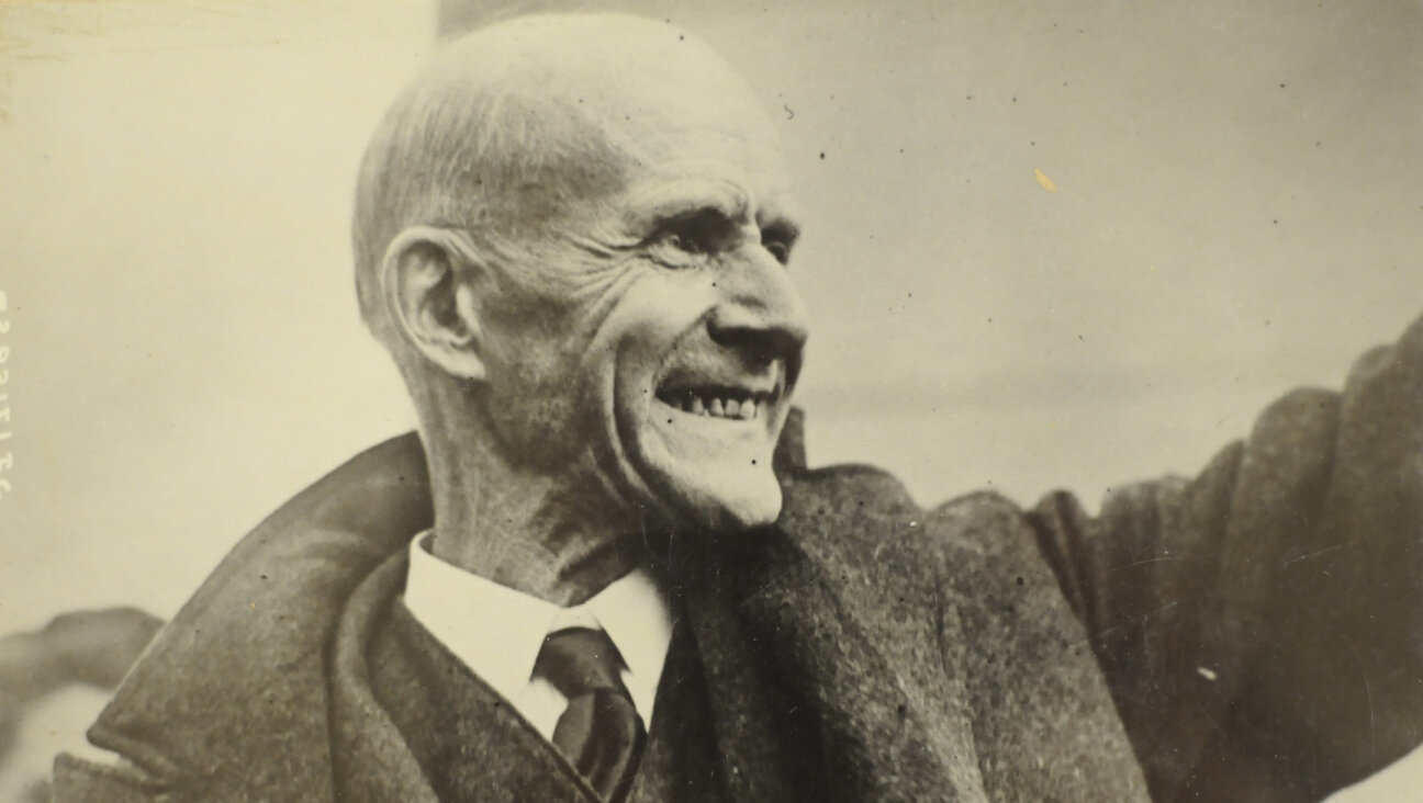 Eugene Debs on his release from prison; his time in jail did not prevent him from undertaking a fifth presidential run — a run the <i>Forverts</i> supported.